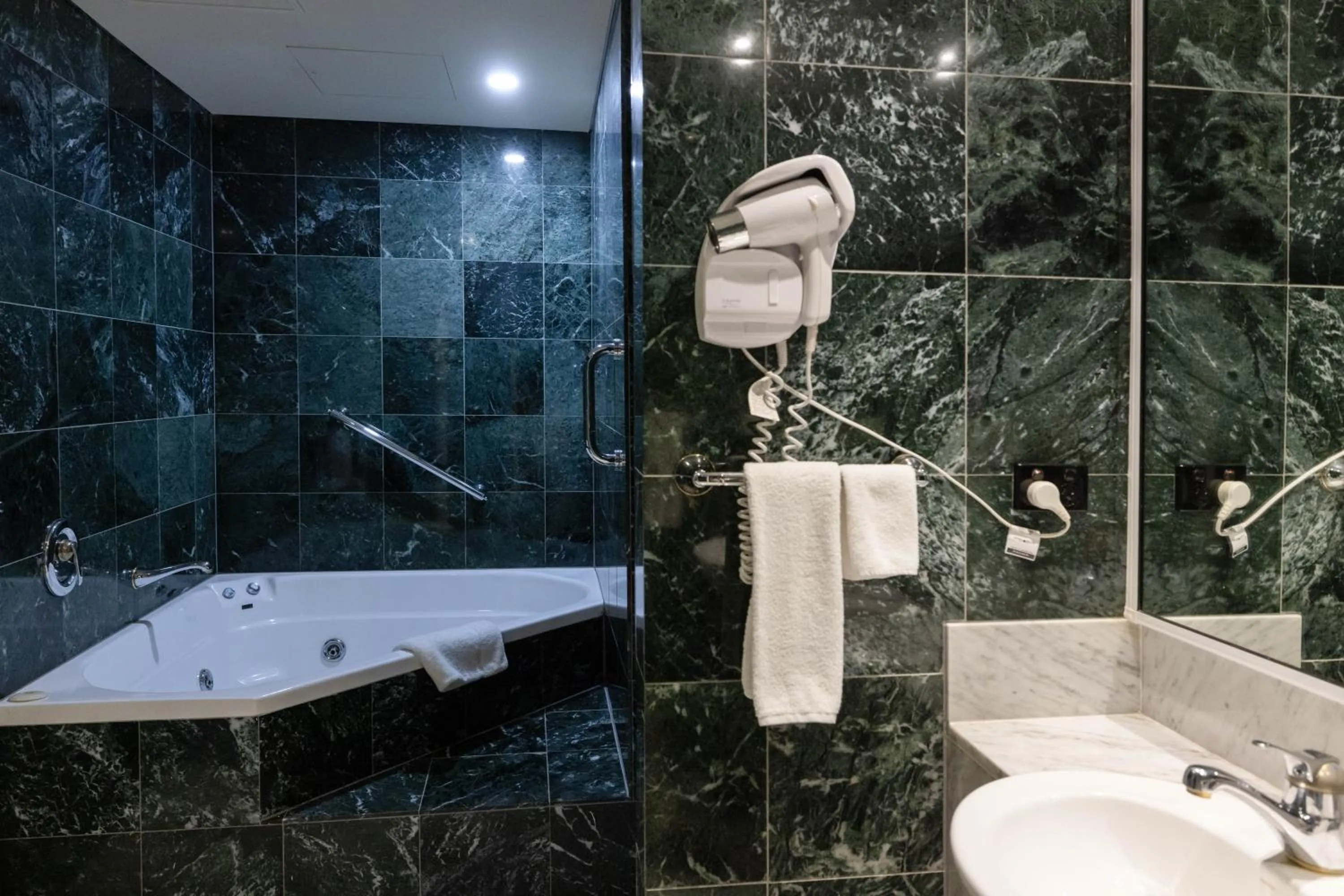 Bathroom in Mindil Beach Casino Resort