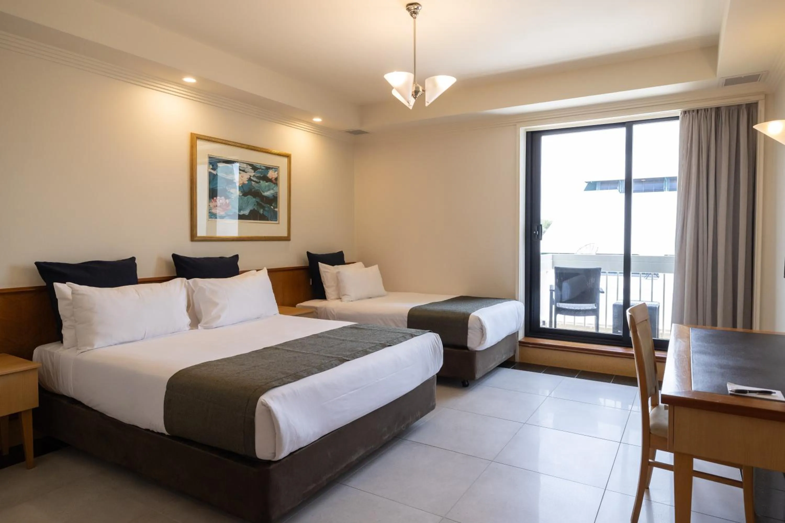 Bedroom, Bed in Mindil Beach Casino Resort