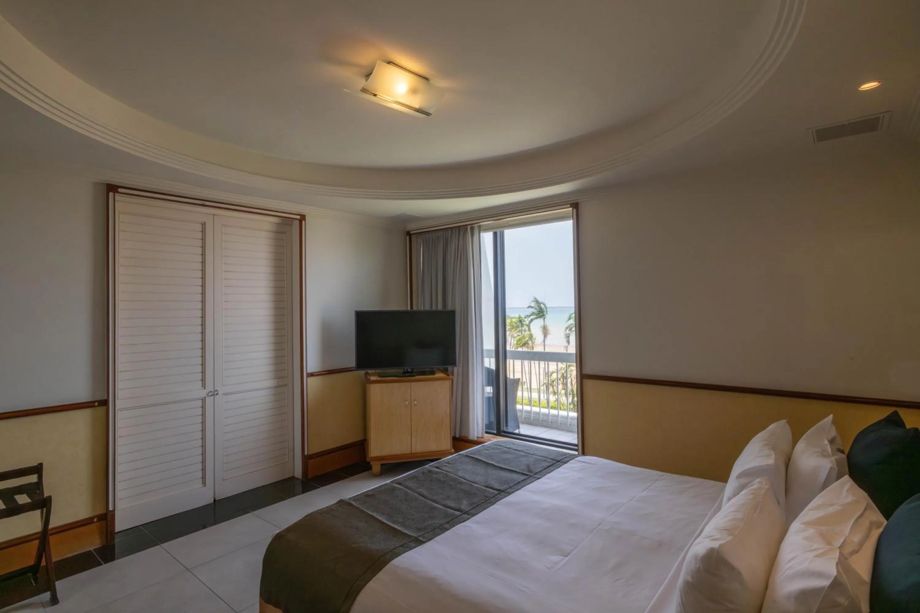 Bed in Mindil Beach Casino Resort