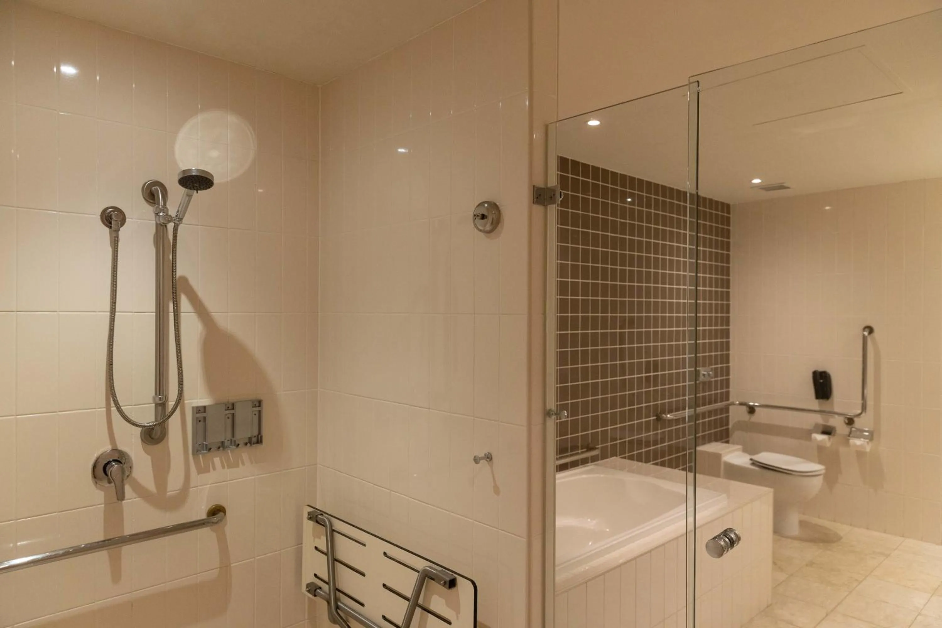 Shower in Mindil Beach Casino Resort