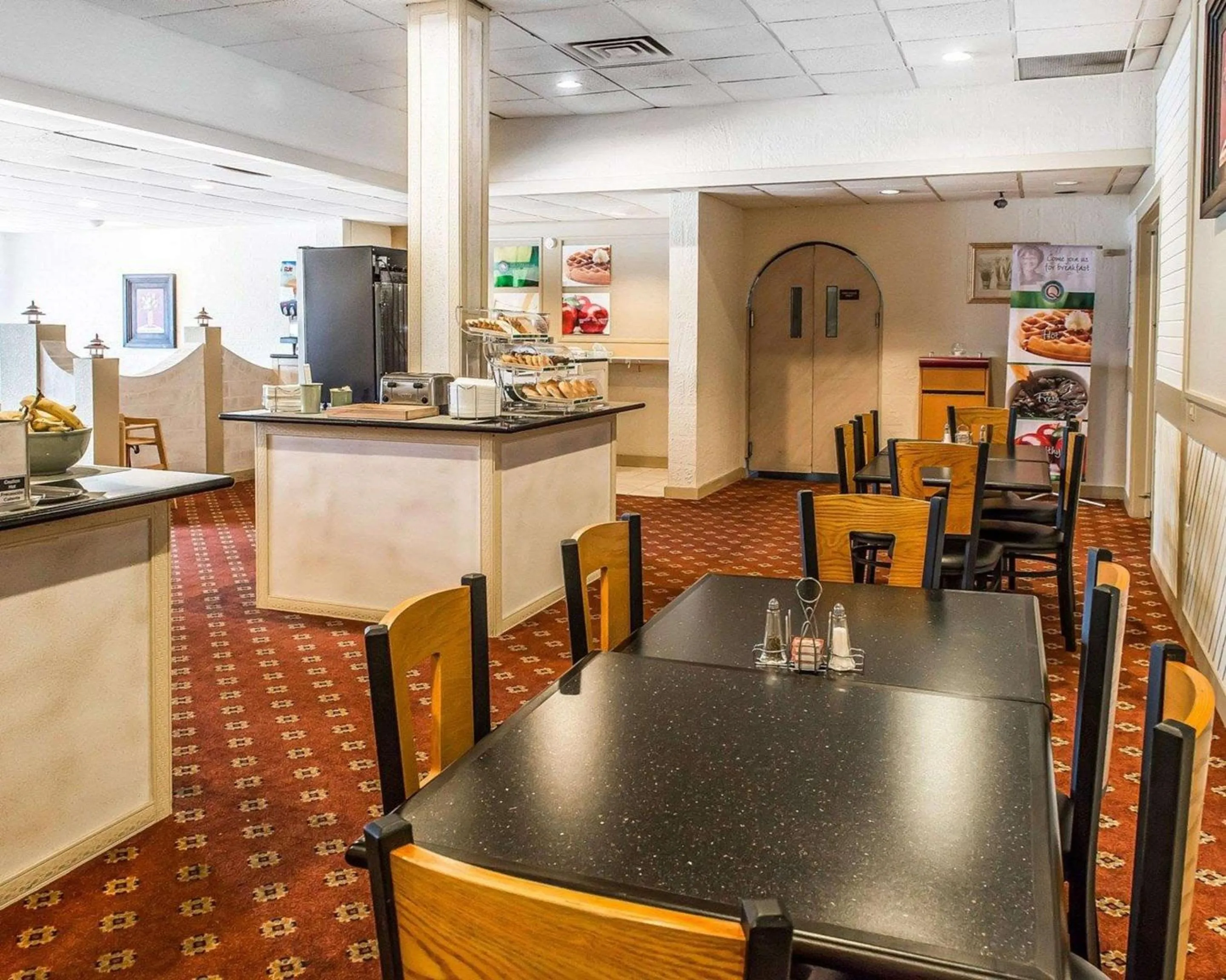 Restaurant/places to eat in Quality Inn & Suites