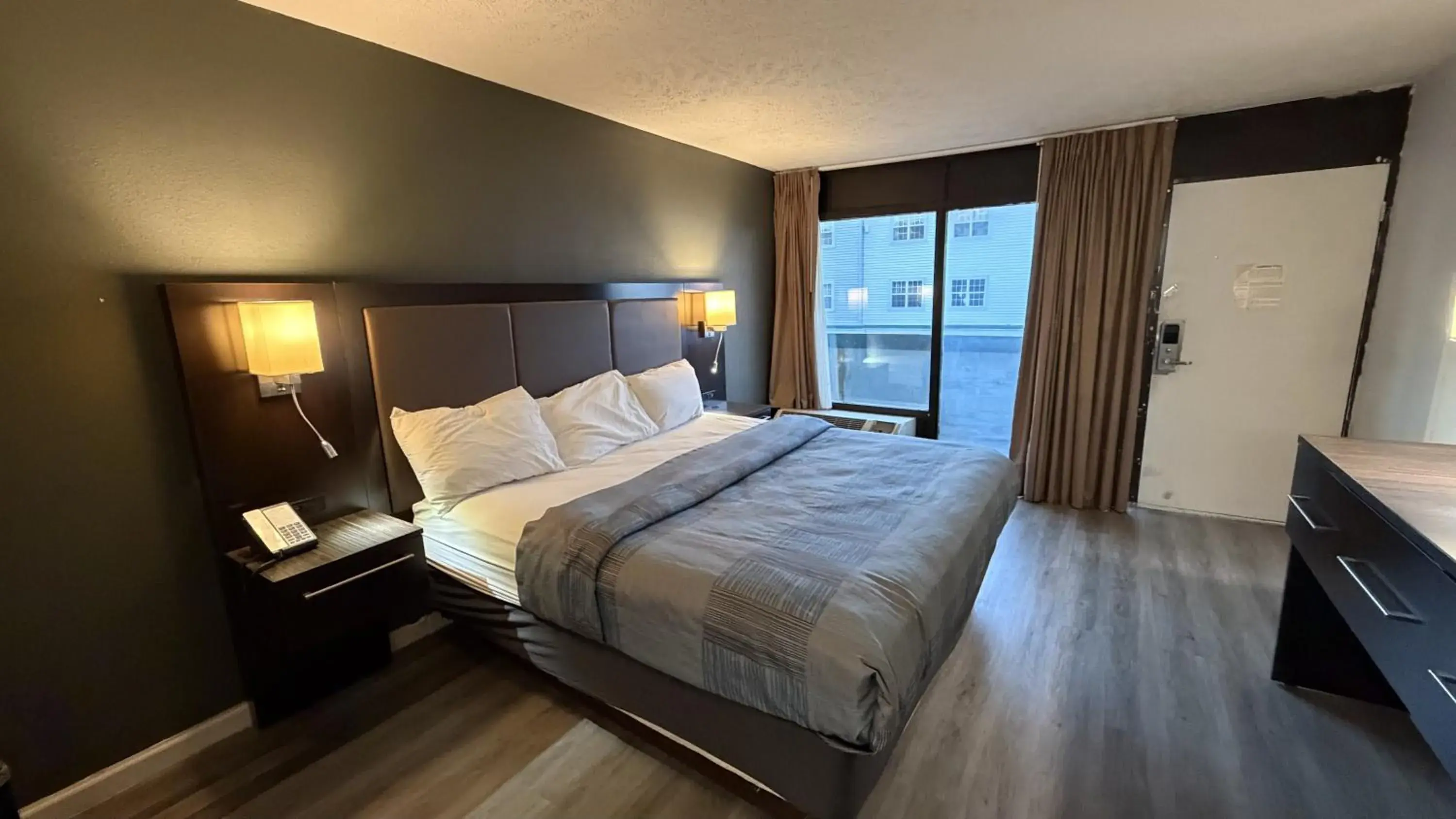 Bed in Wilkes-Barre Inn & Suites Bed in Wilkes-Barre Inn & Suites