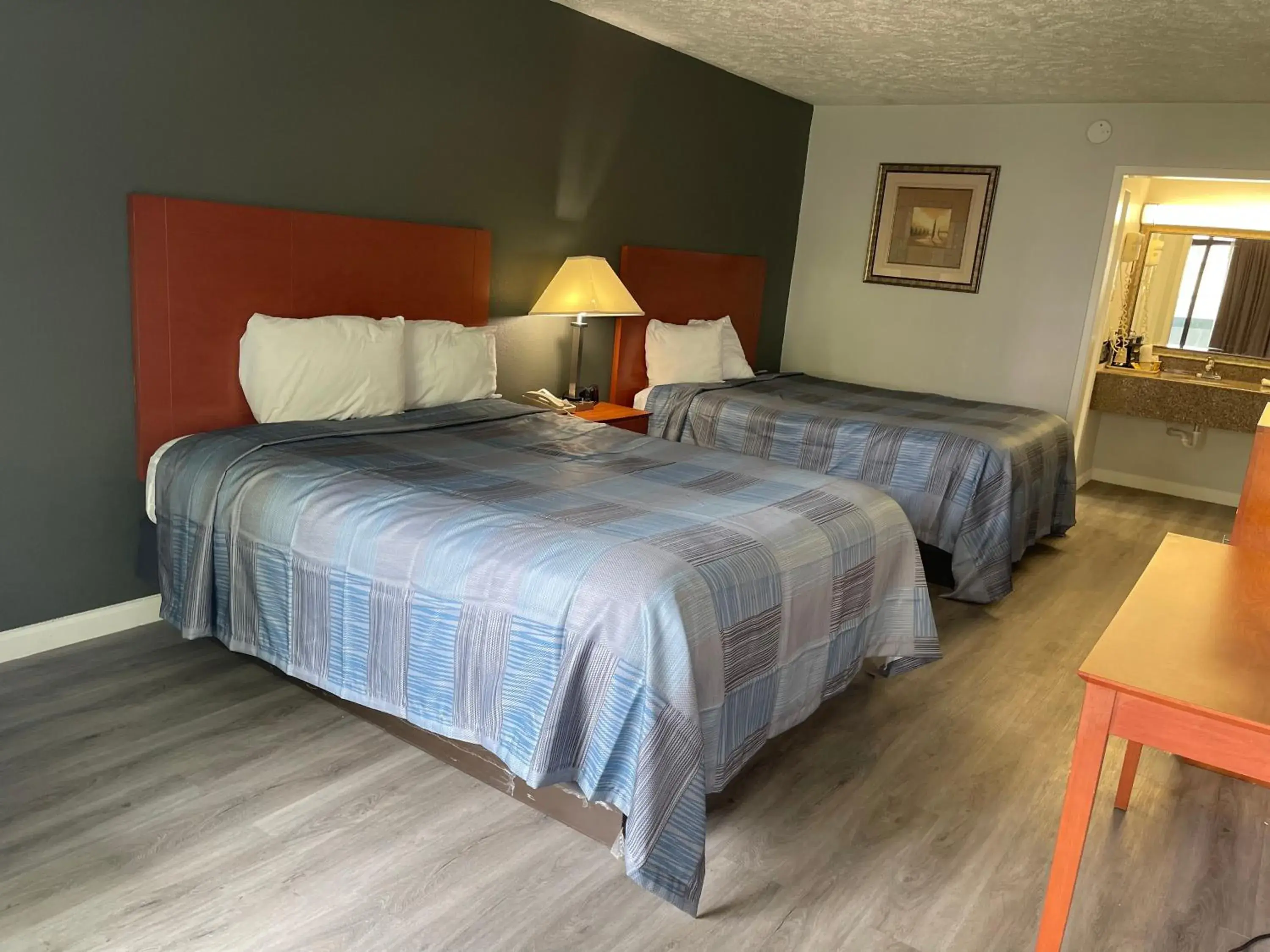 Photo of the whole room, Bed in Wilkes-Barre Inn & Suites