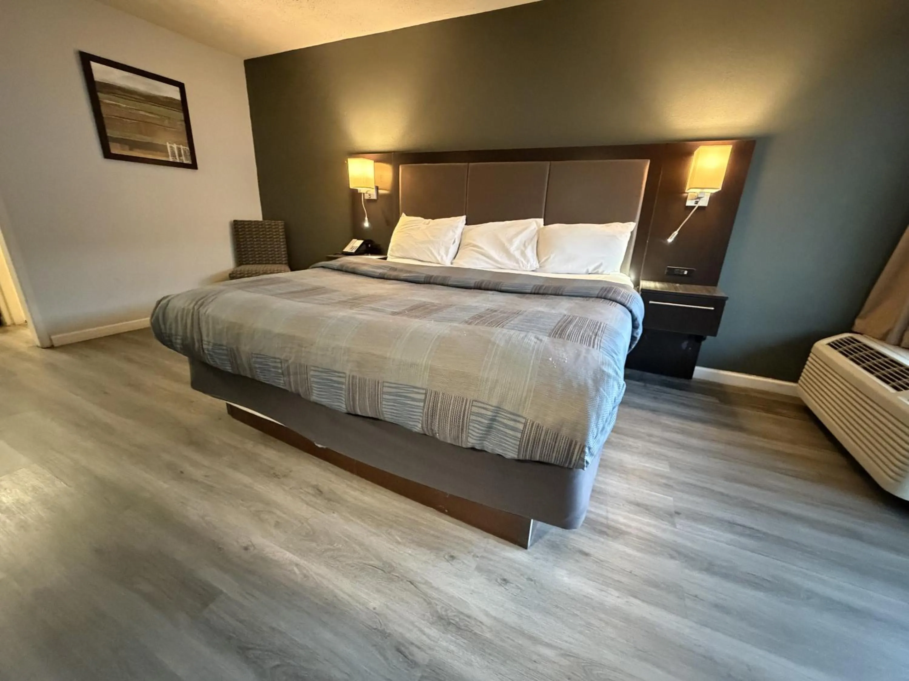 Bed in Wilkes-Barre Inn & Suites