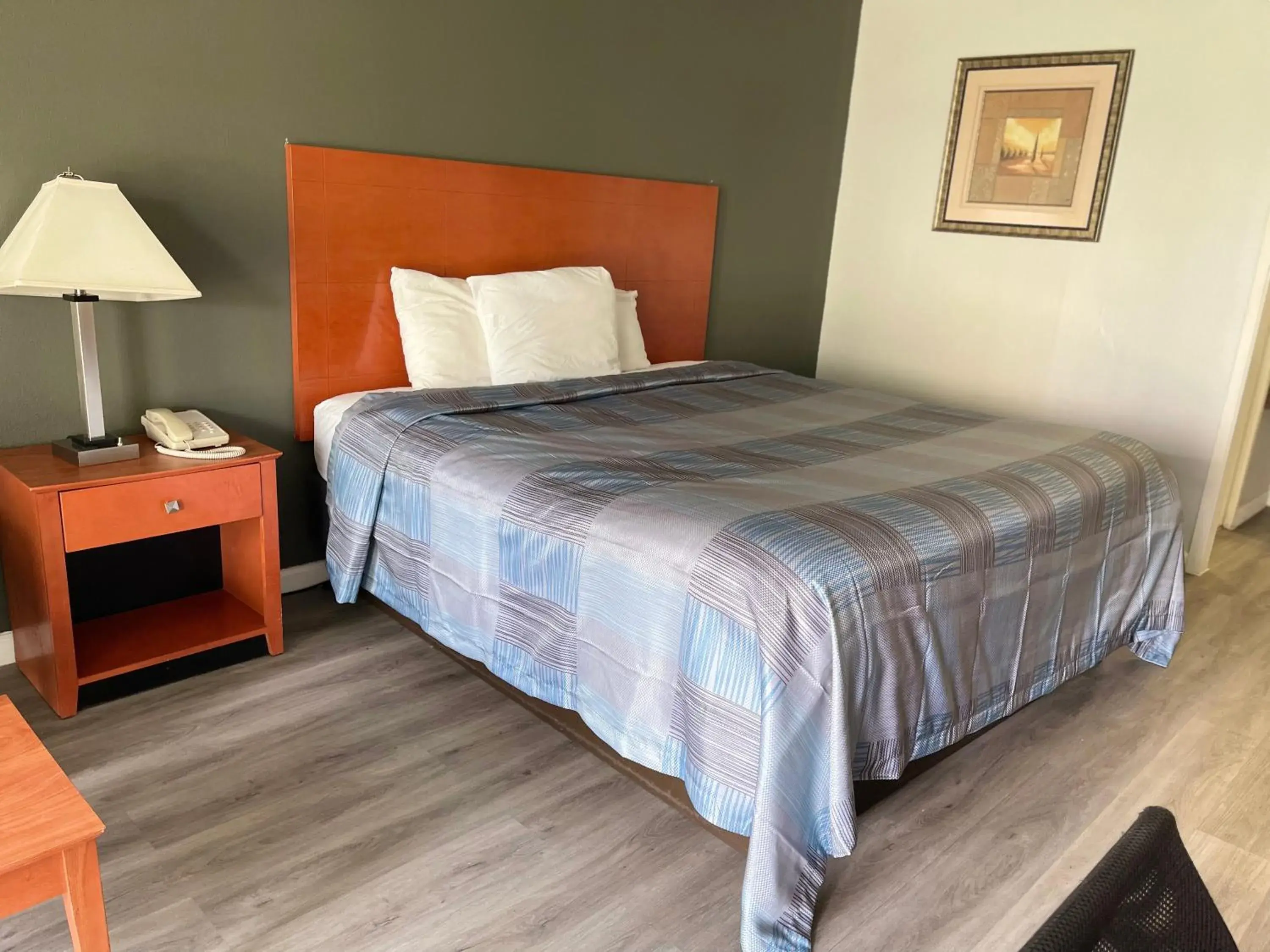 Bed in Wilkes-Barre Inn & Suites