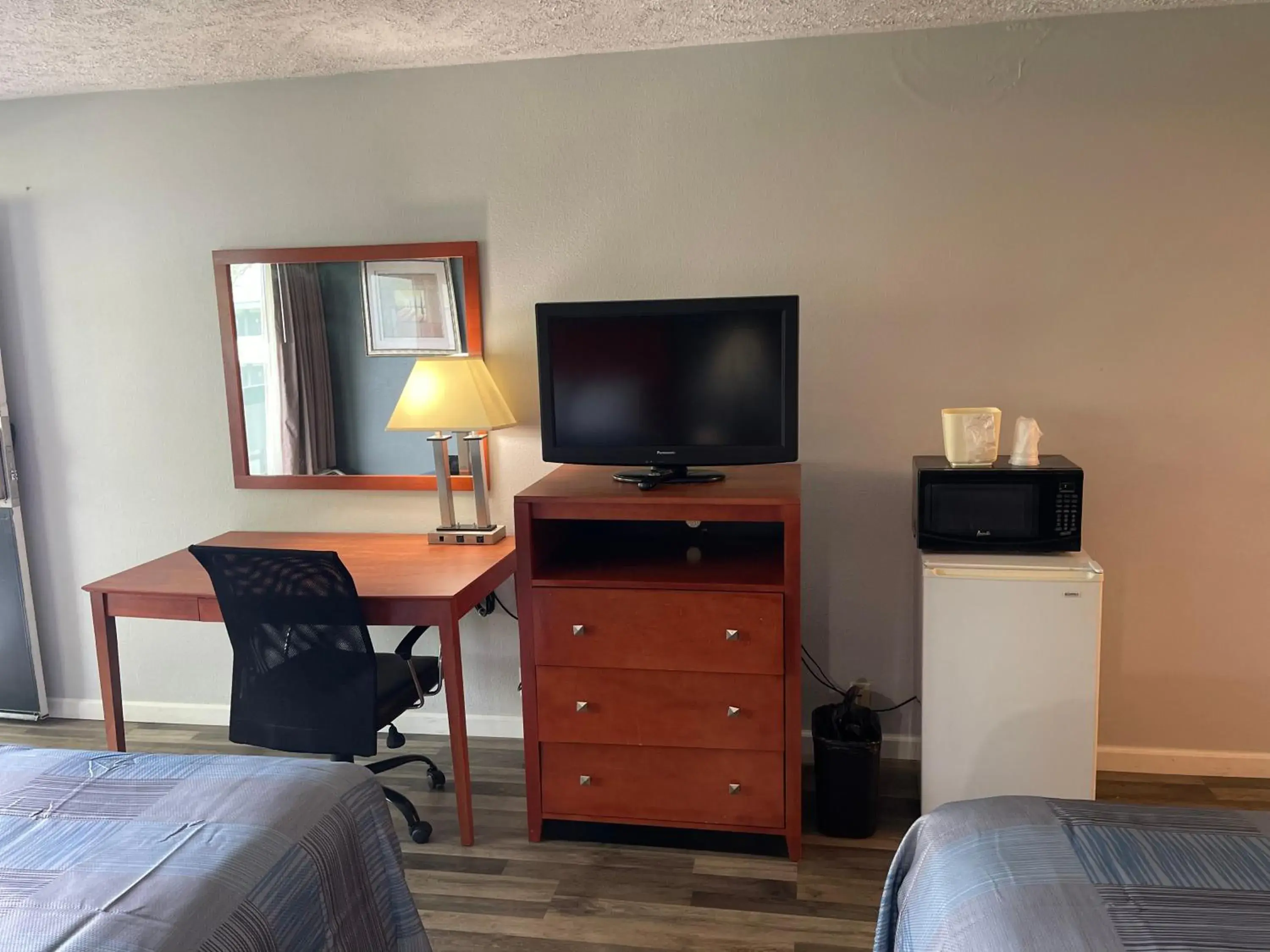 TV and multimedia, TV/Entertainment Center in Wilkes-Barre Inn & Suites