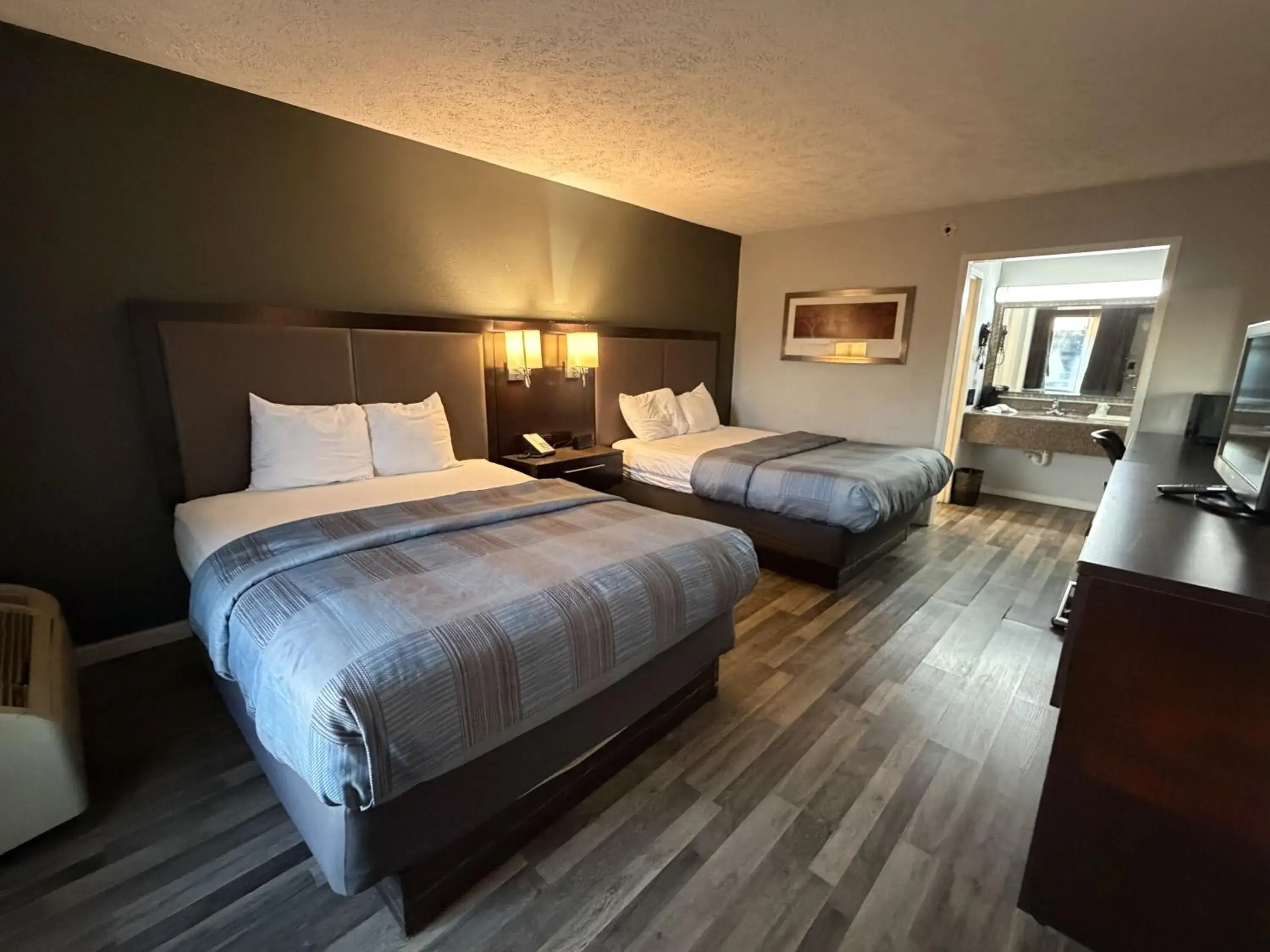 Bed in Wilkes-Barre Inn & Suites Bed in Wilkes-Barre Inn & Suites