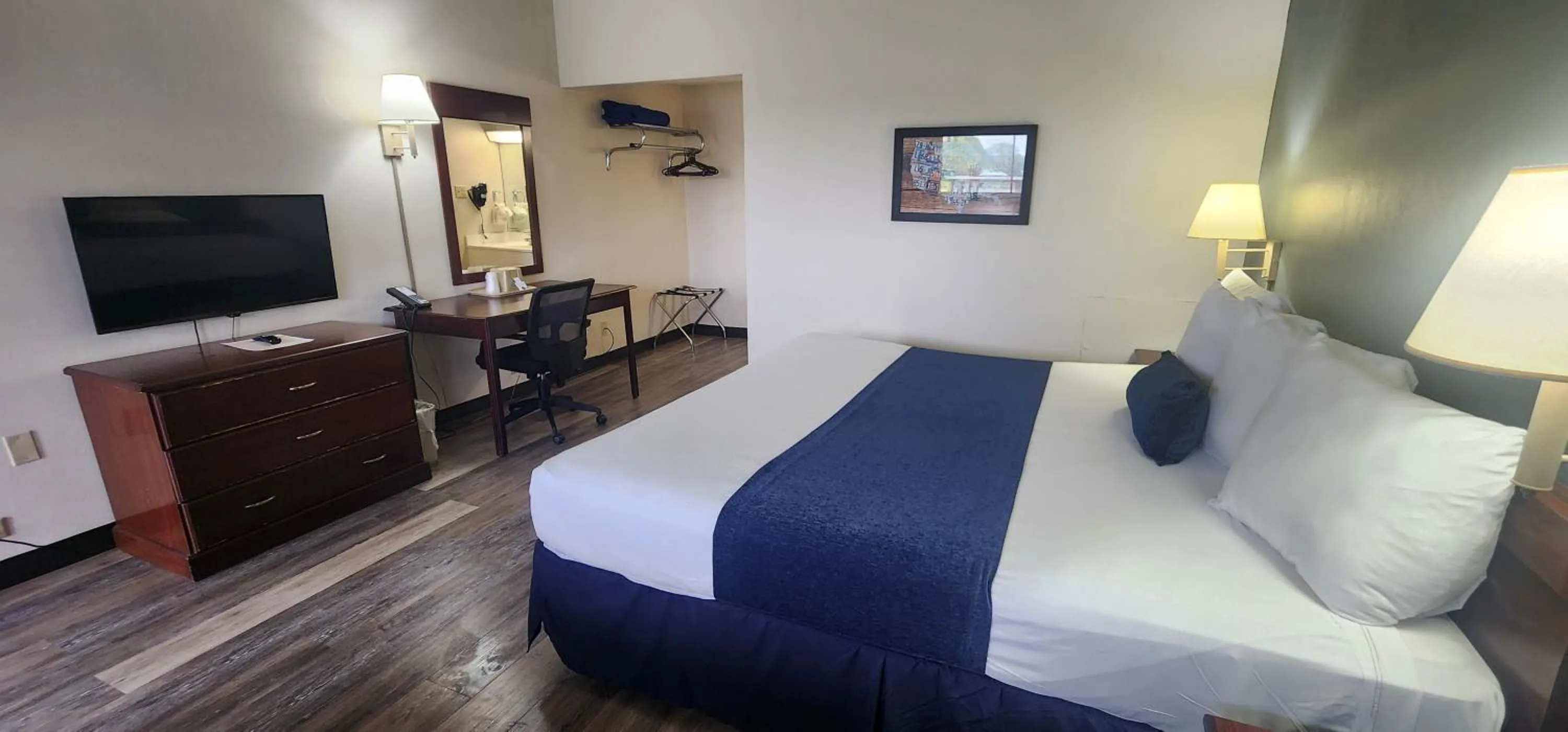 Photo of the whole room, Bed in Parkview Inn and Conference Center