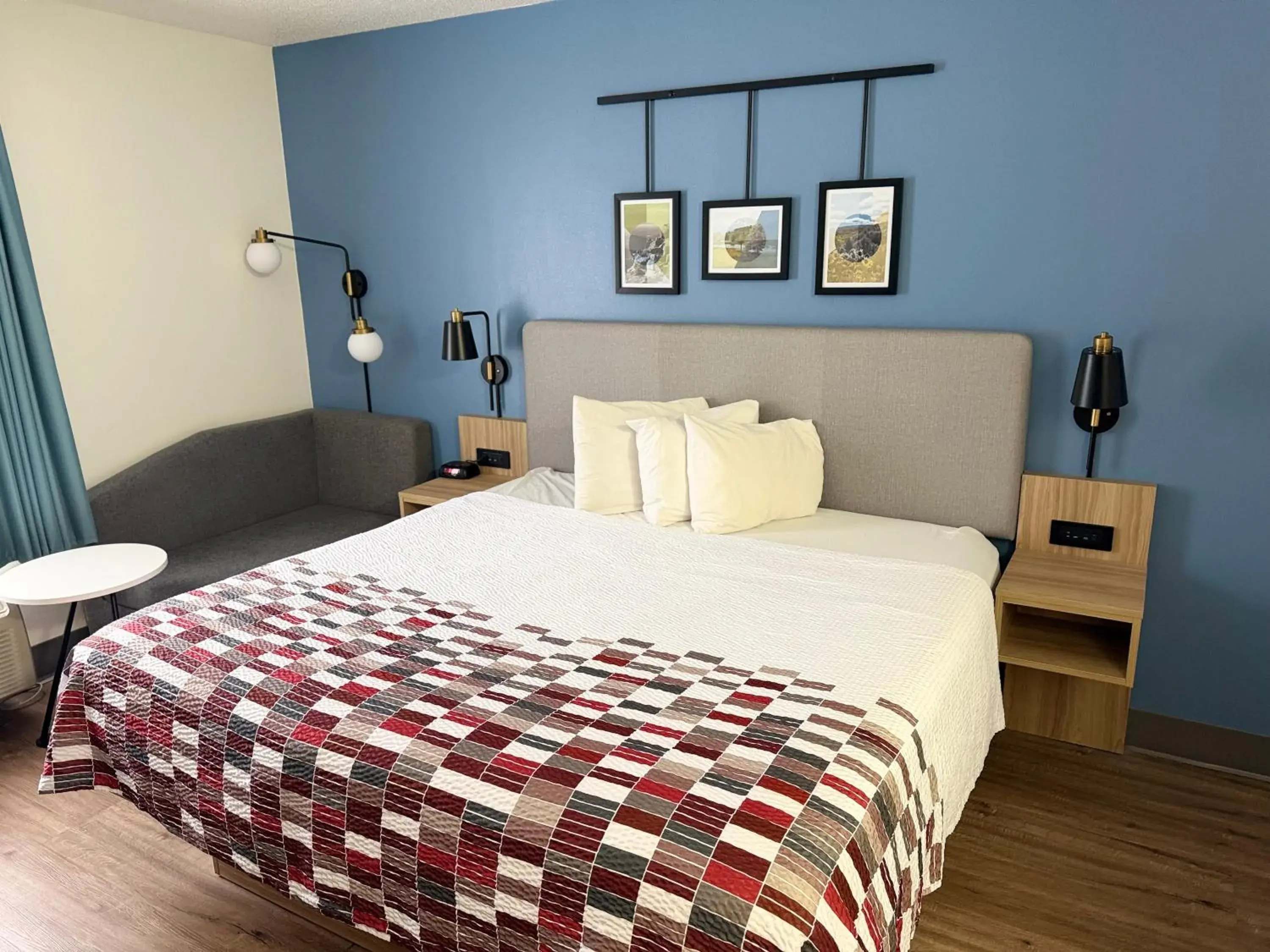 Superior King Room Non-Smoking in Sleep Inn & Suites Mifflinville -Bloomsburg Superior King Room Non-Smoking in Sleep Inn & Suites Mifflinville -Bloomsburg