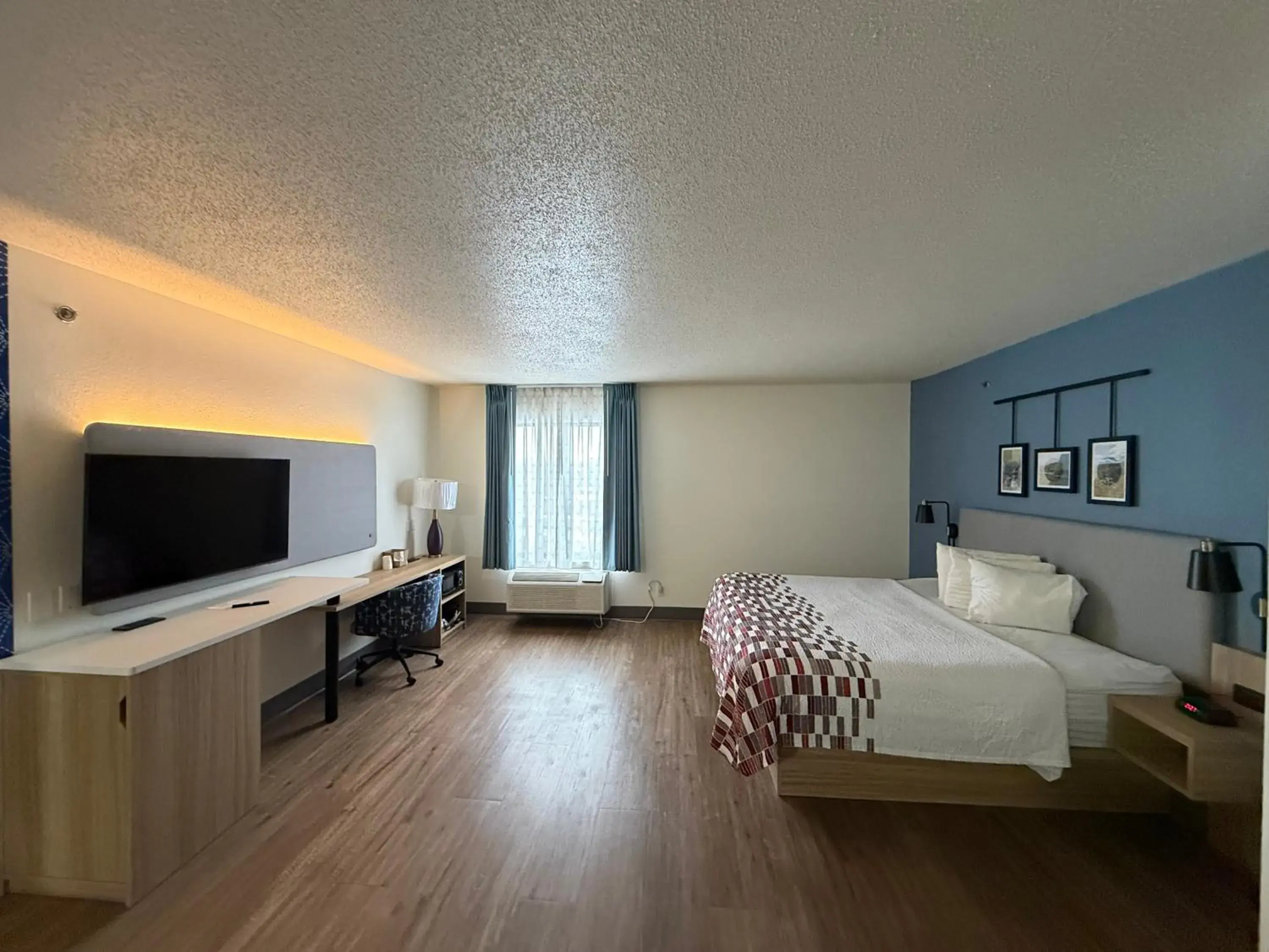 Suite Room with One King Bed and One Queen Bed Non-Smoking in Sleep Inn & Suites Mifflinville -Bloomsburg Suite Room with One King Bed and One Queen Bed Non-Smoking in Sleep Inn & Suites Mifflinville -Bloomsburg