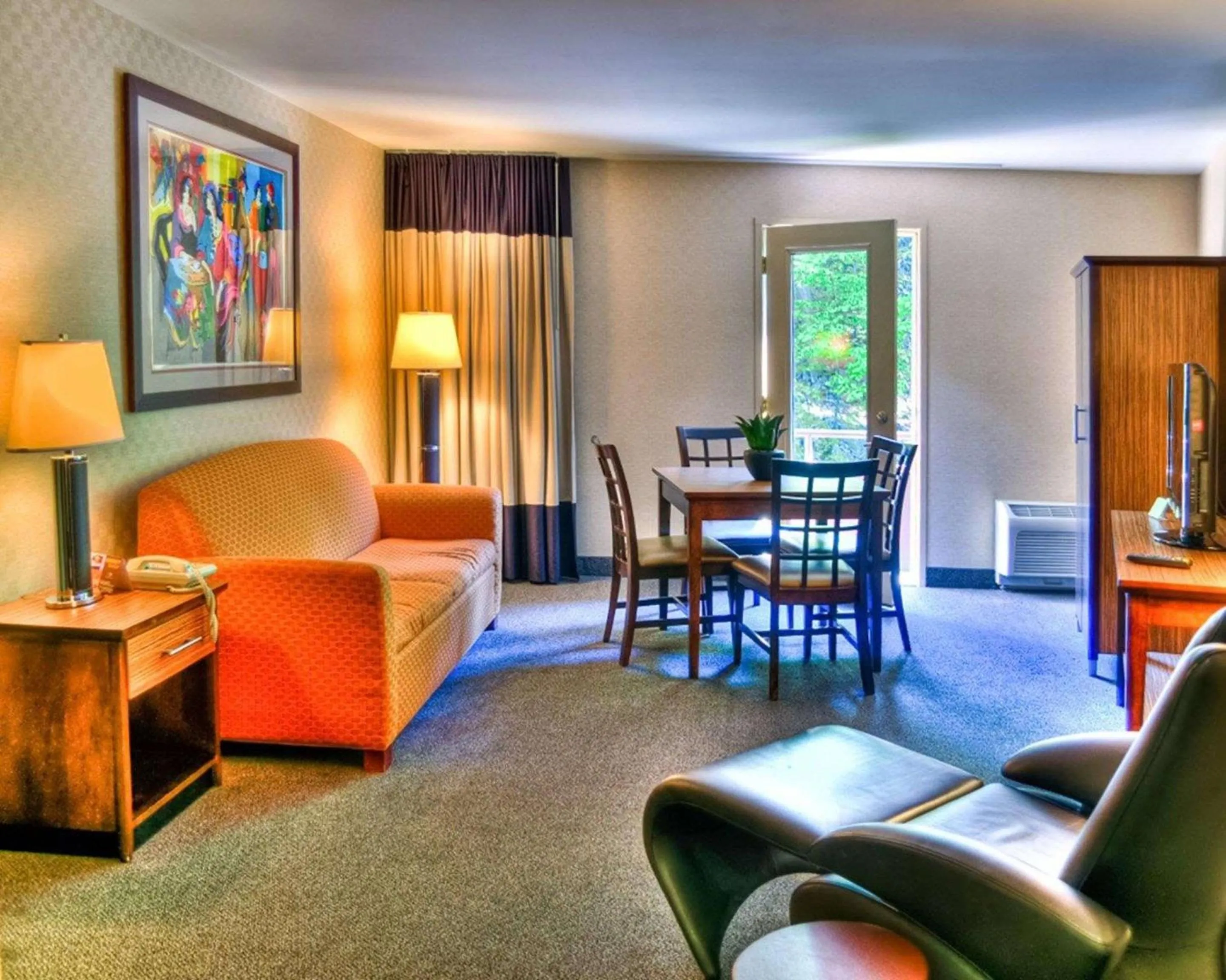 Photo of the whole room in The Woodlands Inn