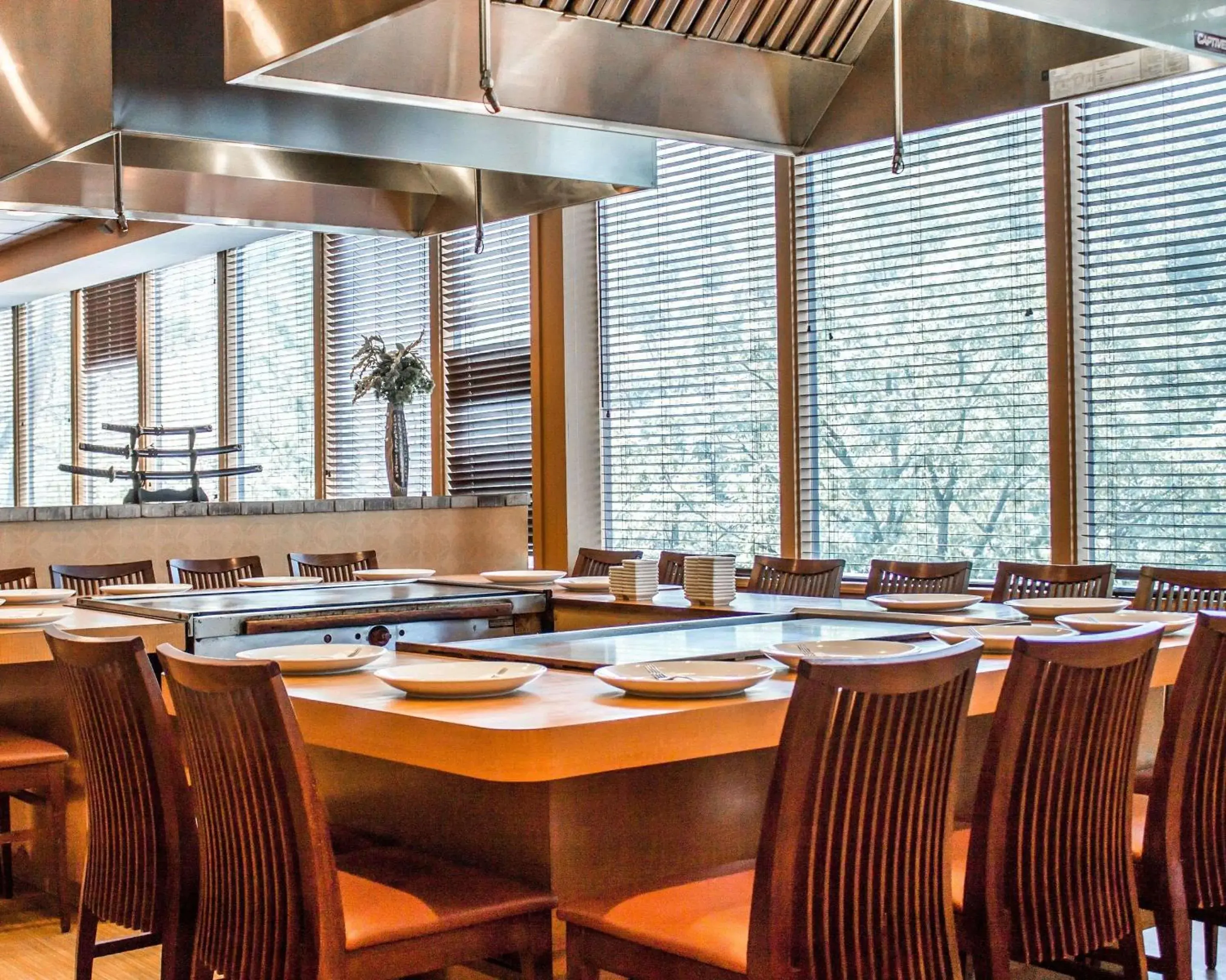 Restaurant/places to eat in The Woodlands Inn Restaurant/places to eat in The Woodlands Inn