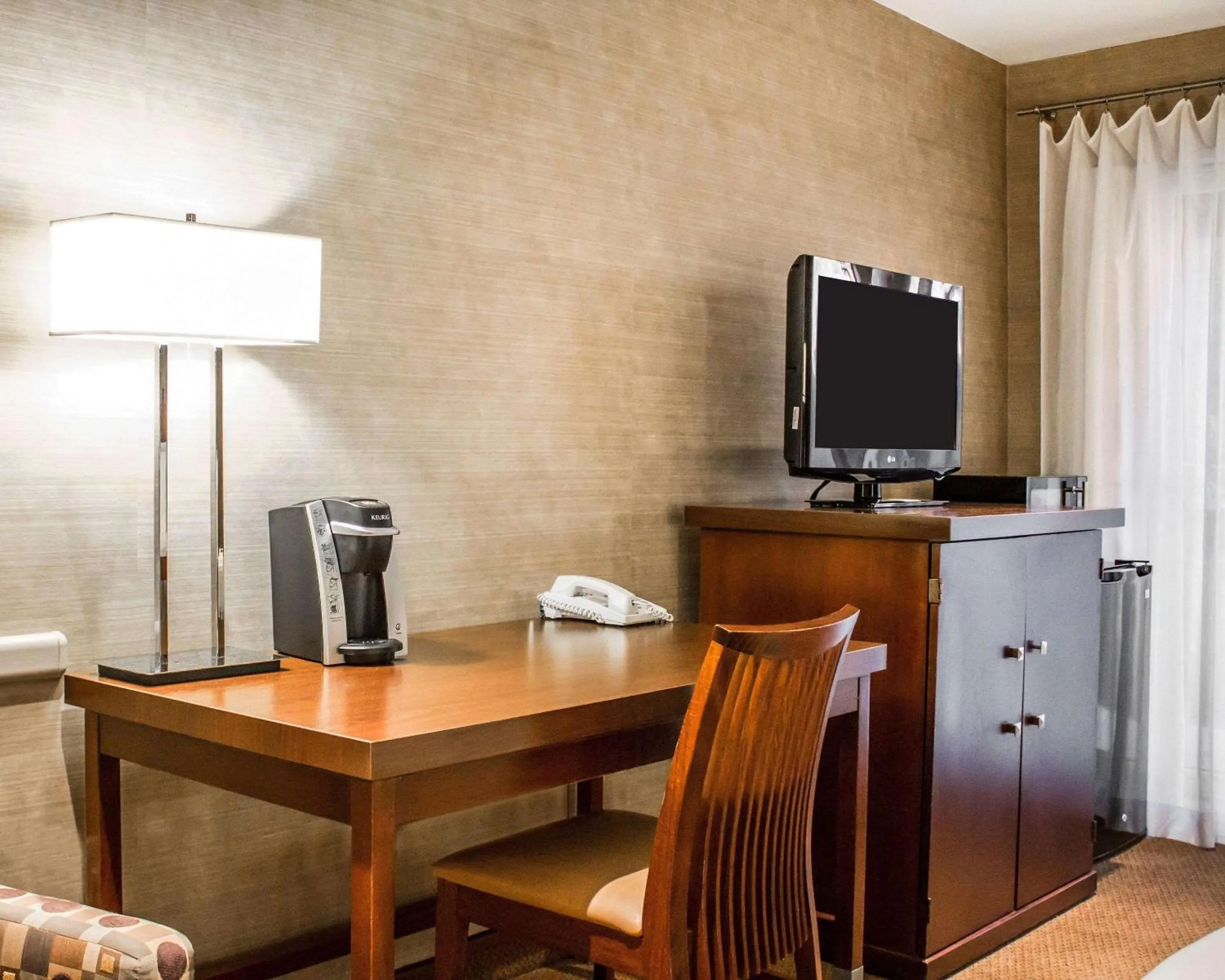 Photo of the whole room in The Woodlands Inn