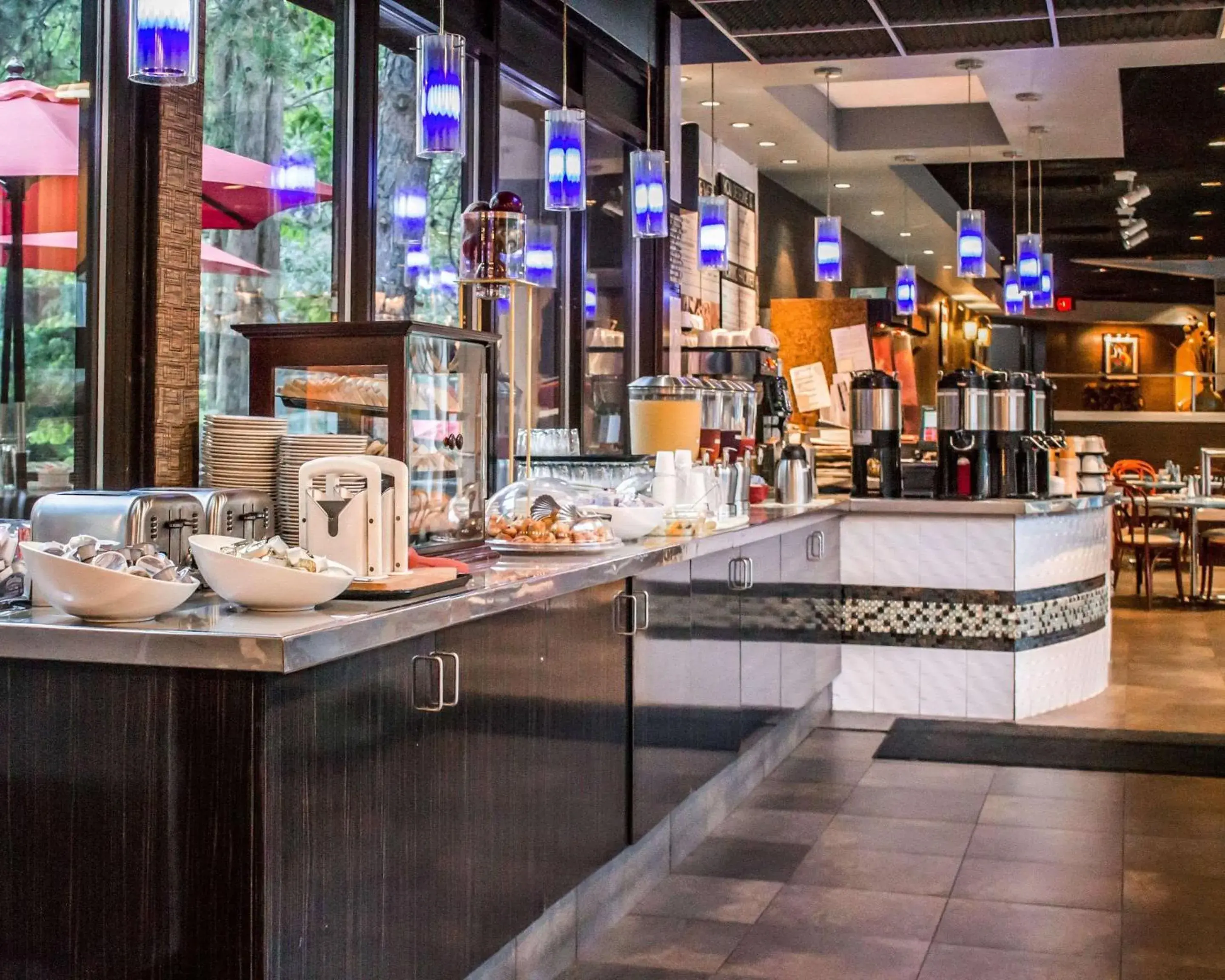 Restaurant/places to eat in The Woodlands Inn Restaurant/places to eat in The Woodlands Inn