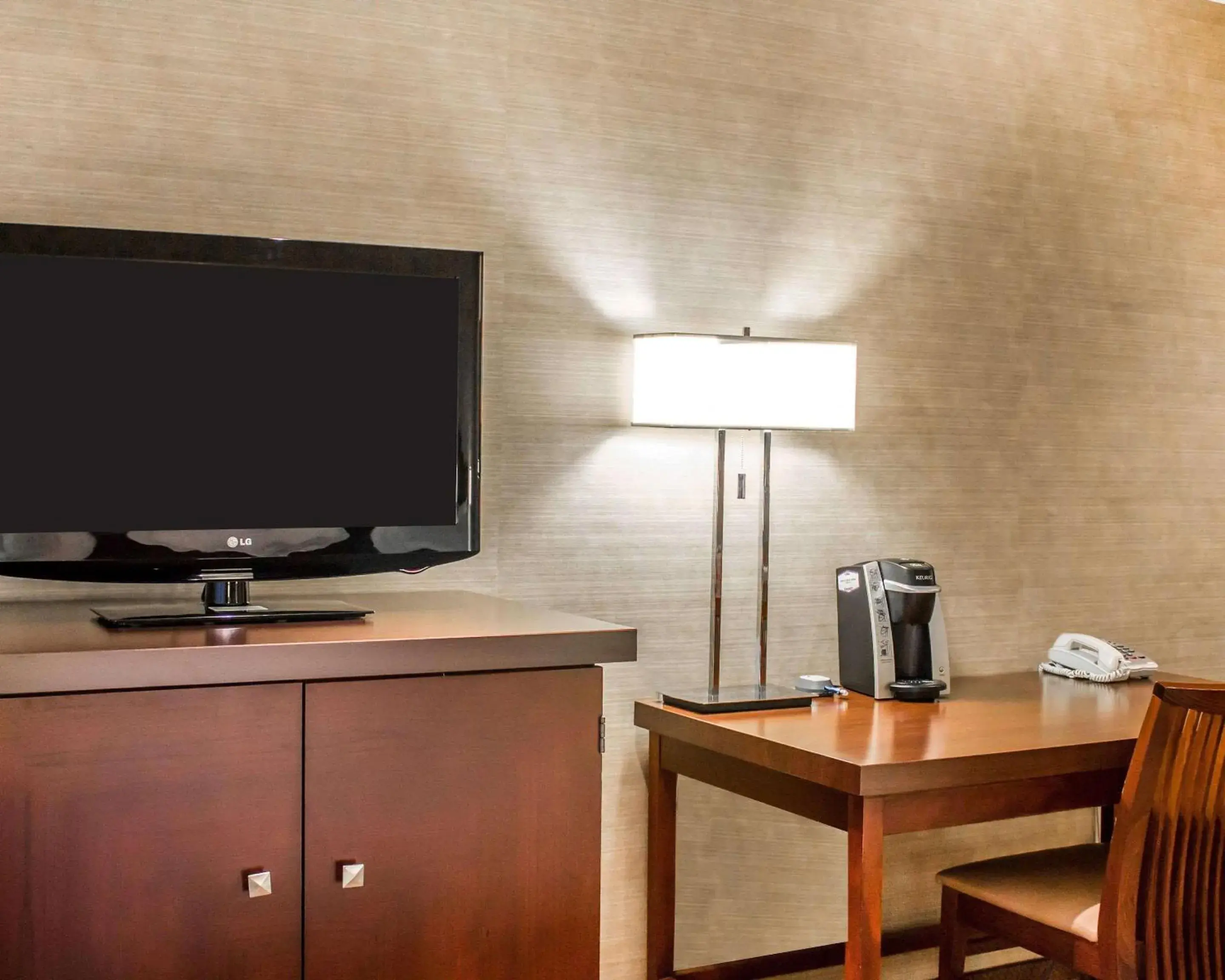 Photo of the whole room in The Woodlands Inn Photo of the whole room in The Woodlands Inn