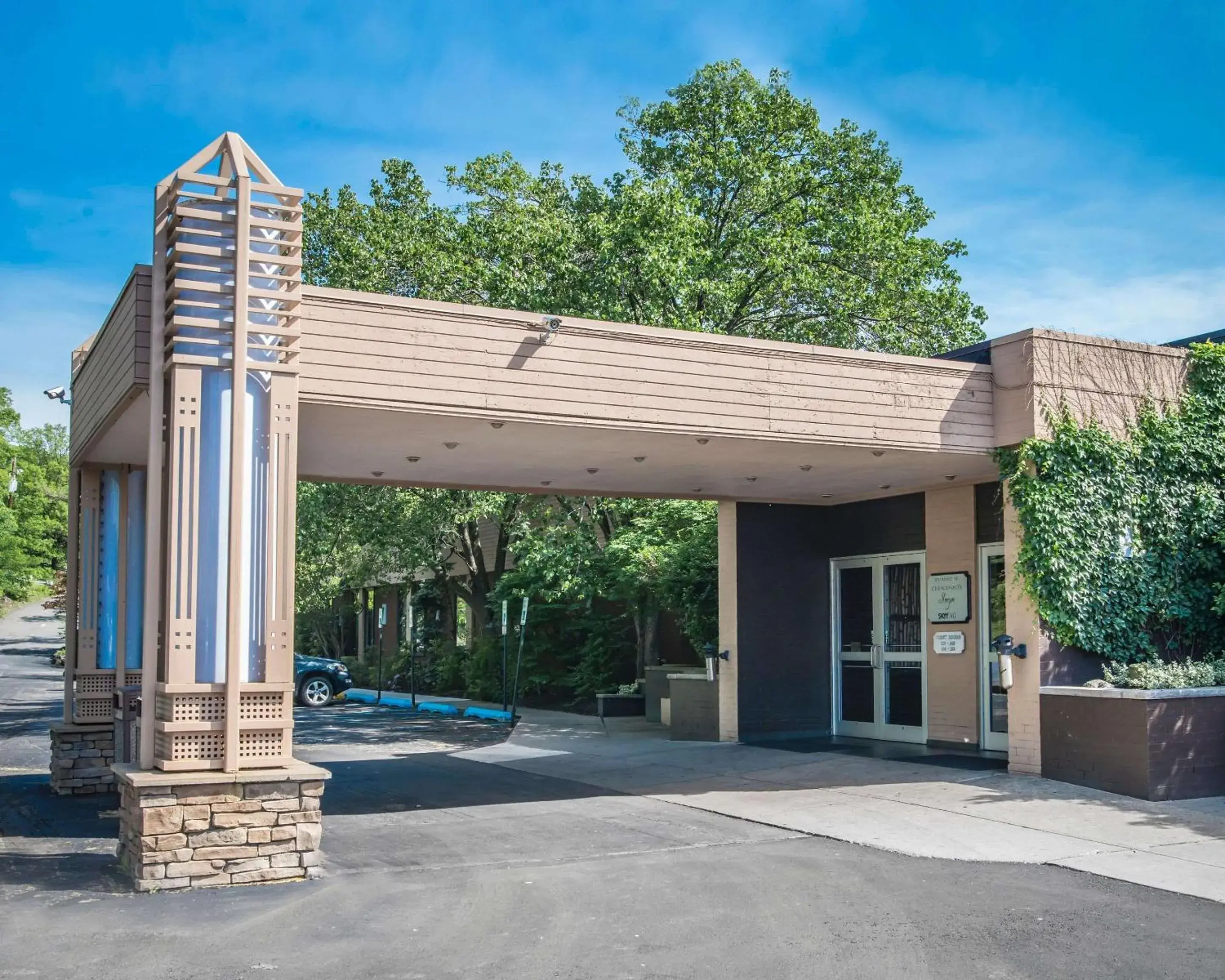 Property building in The Woodlands Inn Property building in The Woodlands Inn