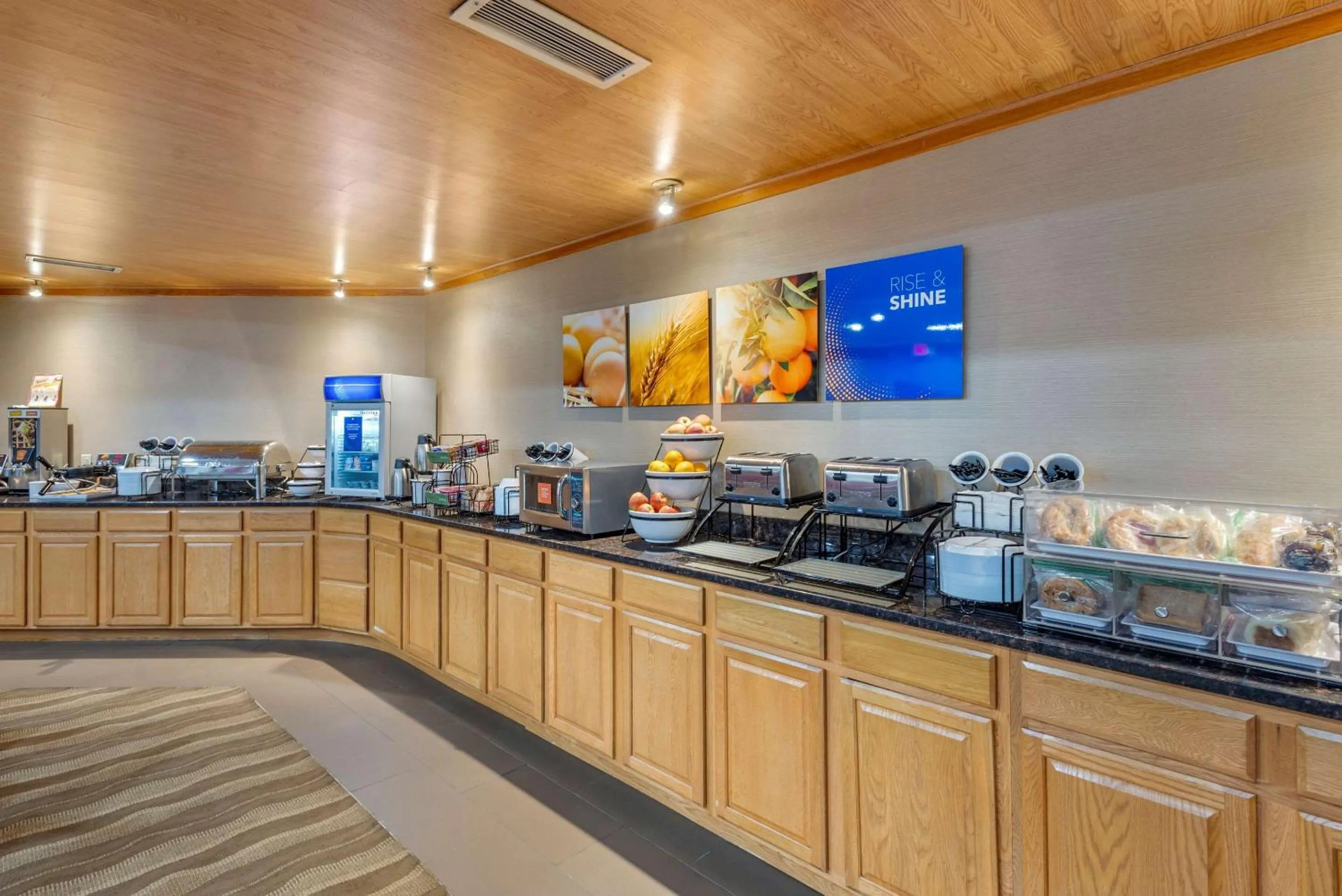 Restaurant/places to eat in Comfort Inn Lancaster County North