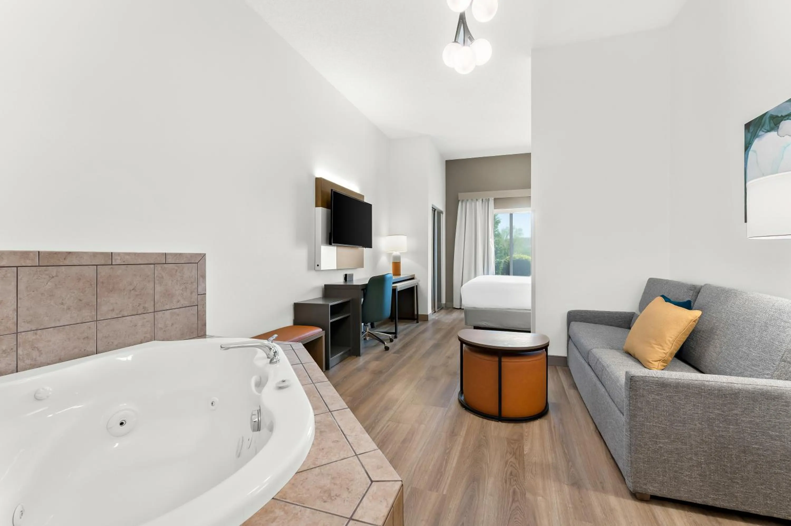 Hot Tub in Comfort Inn & Suites Tunkhannock