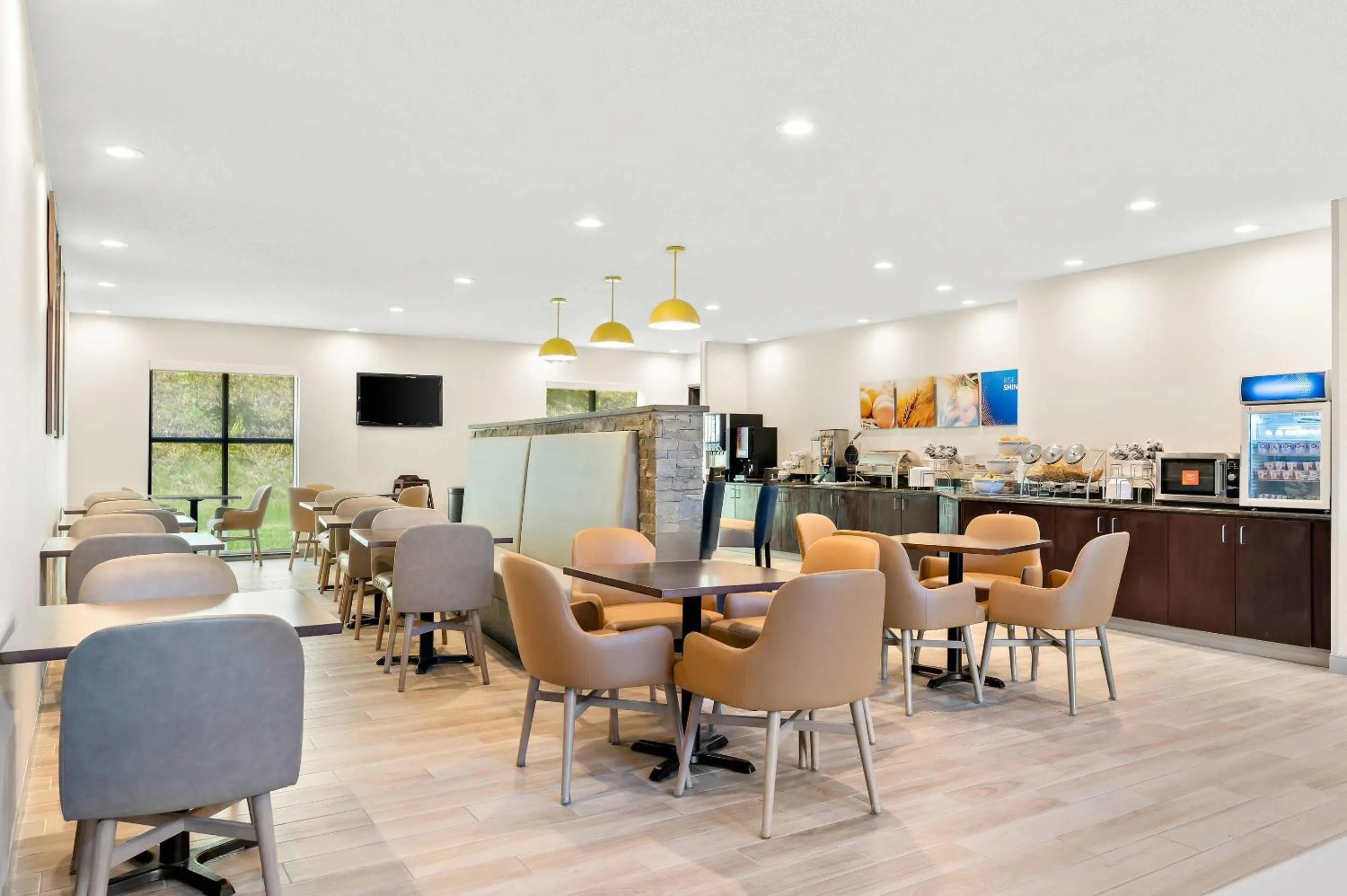 Breakfast in Comfort Inn & Suites Tunkhannock