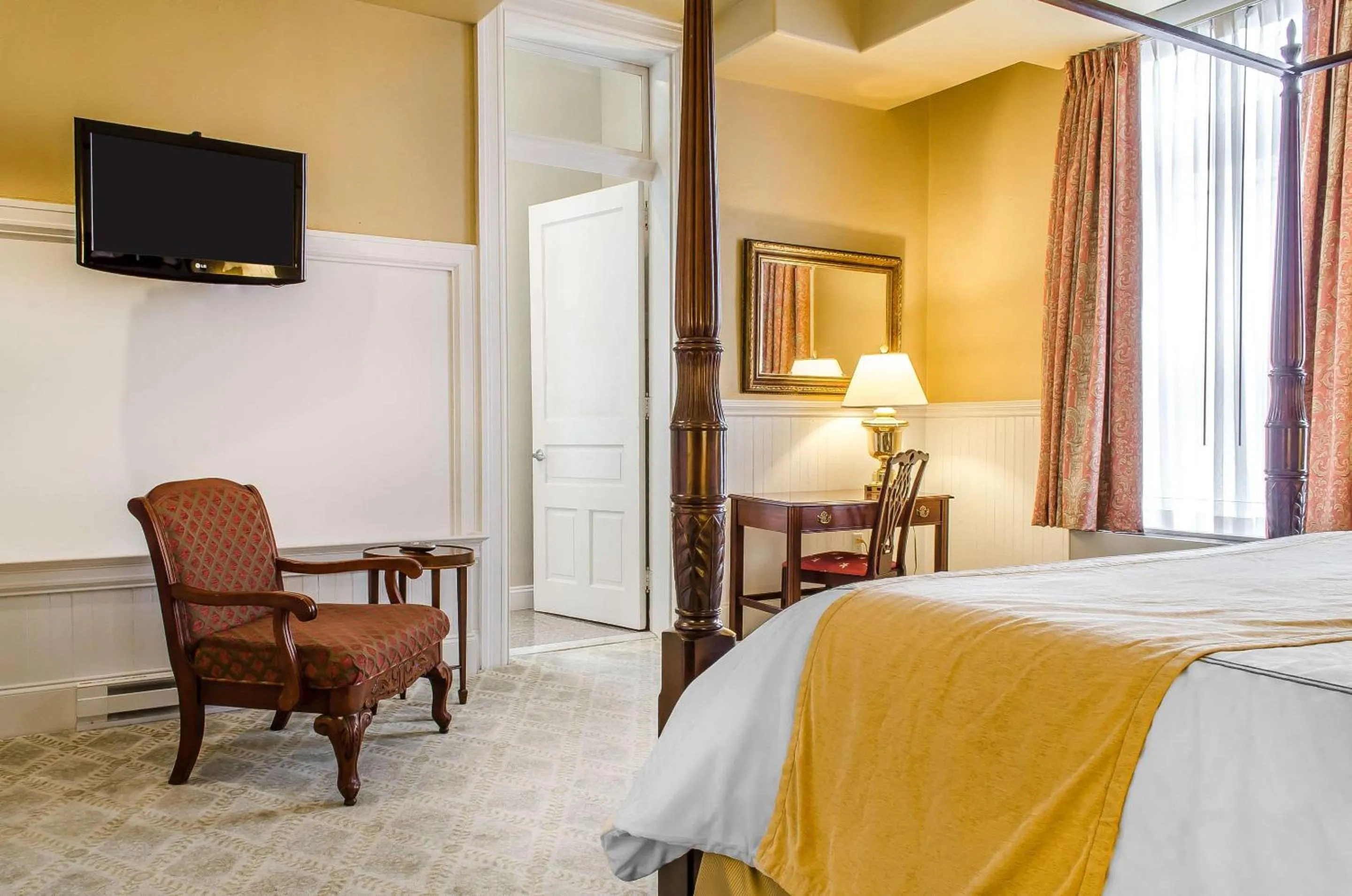 Bedroom, Bed in The Federal Pointe Inn Gettysburg, an Ascend Collection Hotel