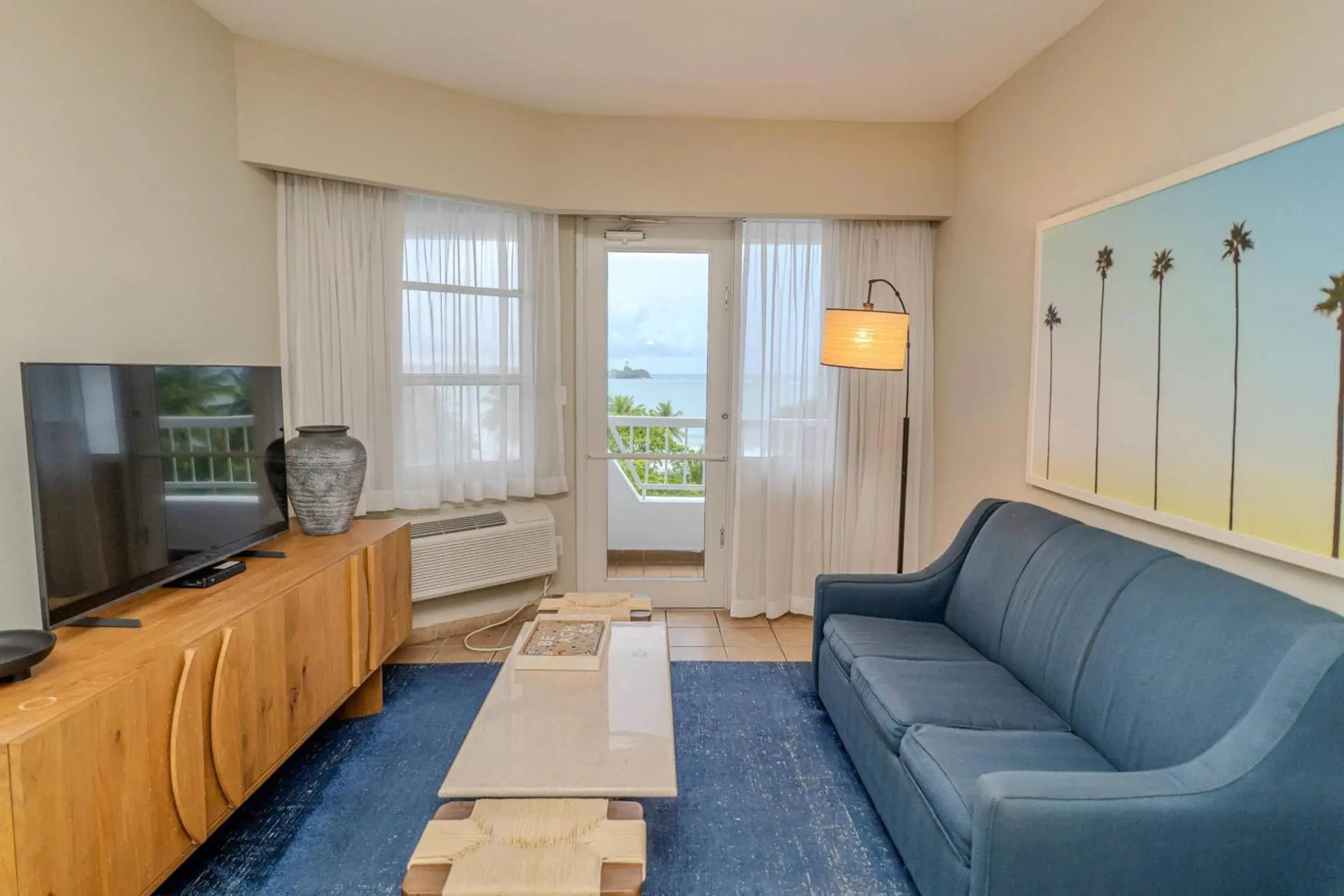 Bedroom in Comfort Inn & Suites Bedroom in Comfort Inn & Suites