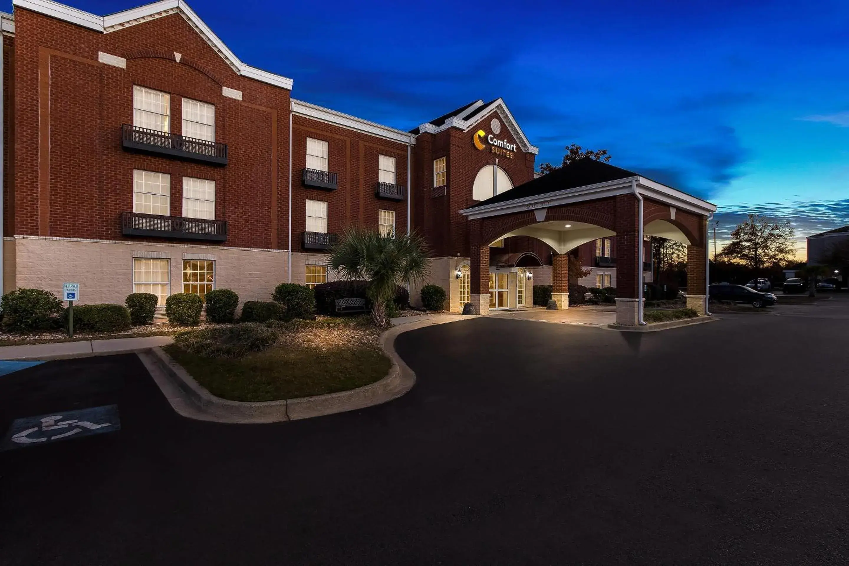 Property building in Comfort Suites Sumter near Shaw AFB Property building in Comfort Suites Sumter near Shaw AFB