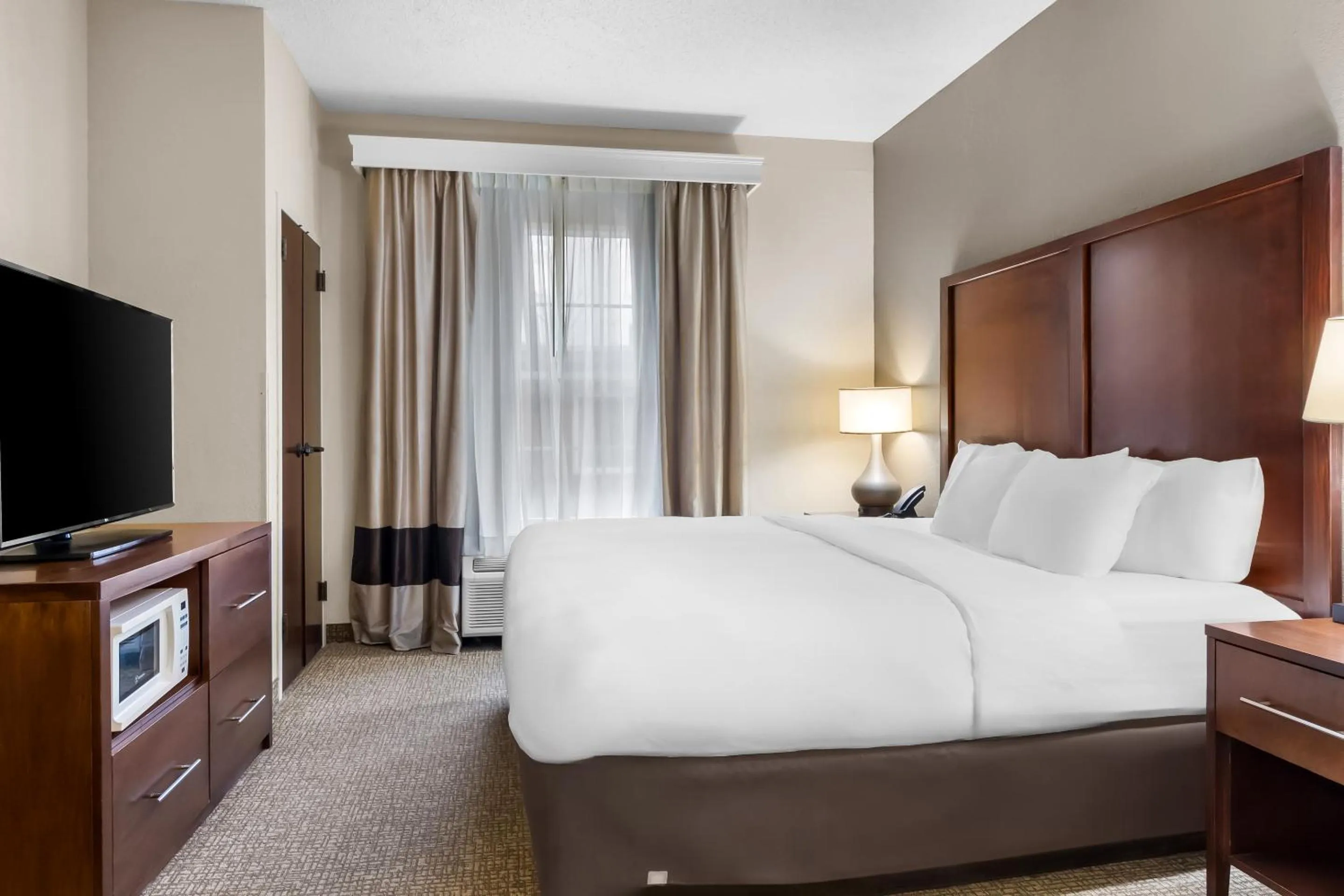 Bed in Comfort Suites Sumter near Shaw AFB