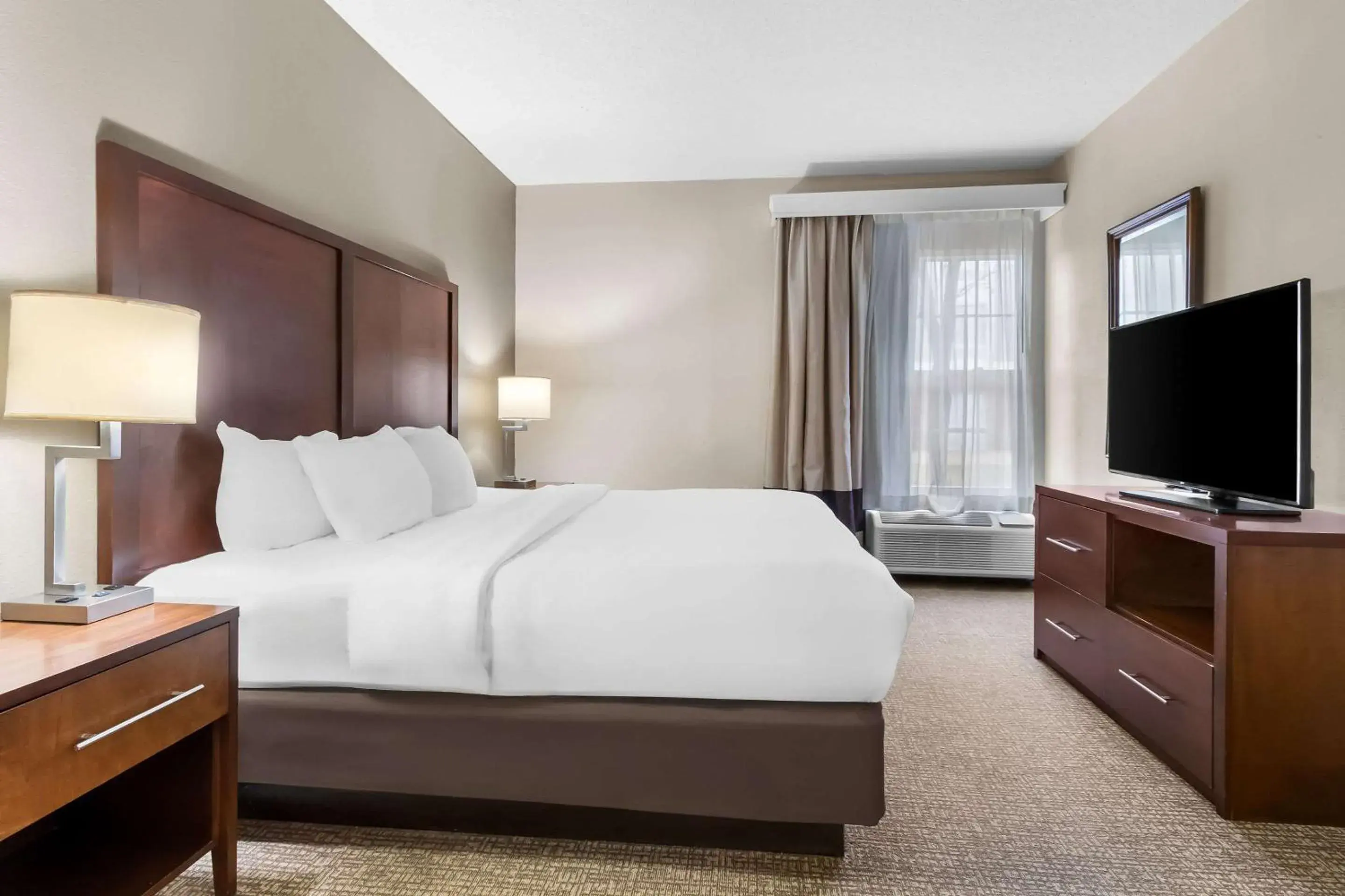 Bedroom, Bed in Comfort Suites Bedroom, Bed in Comfort Suites