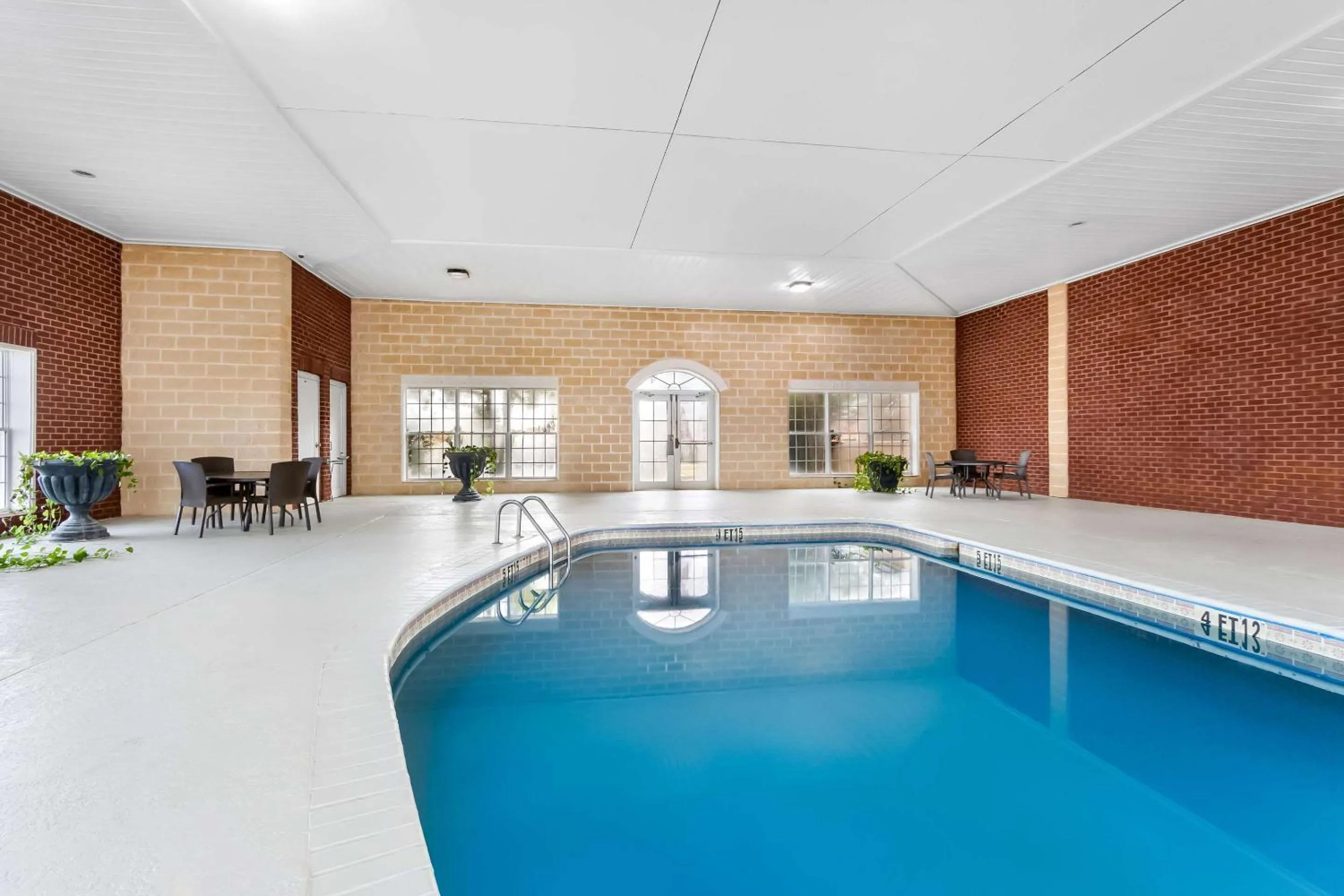 Swimming pool in Comfort Suites Sumter near Shaw AFB