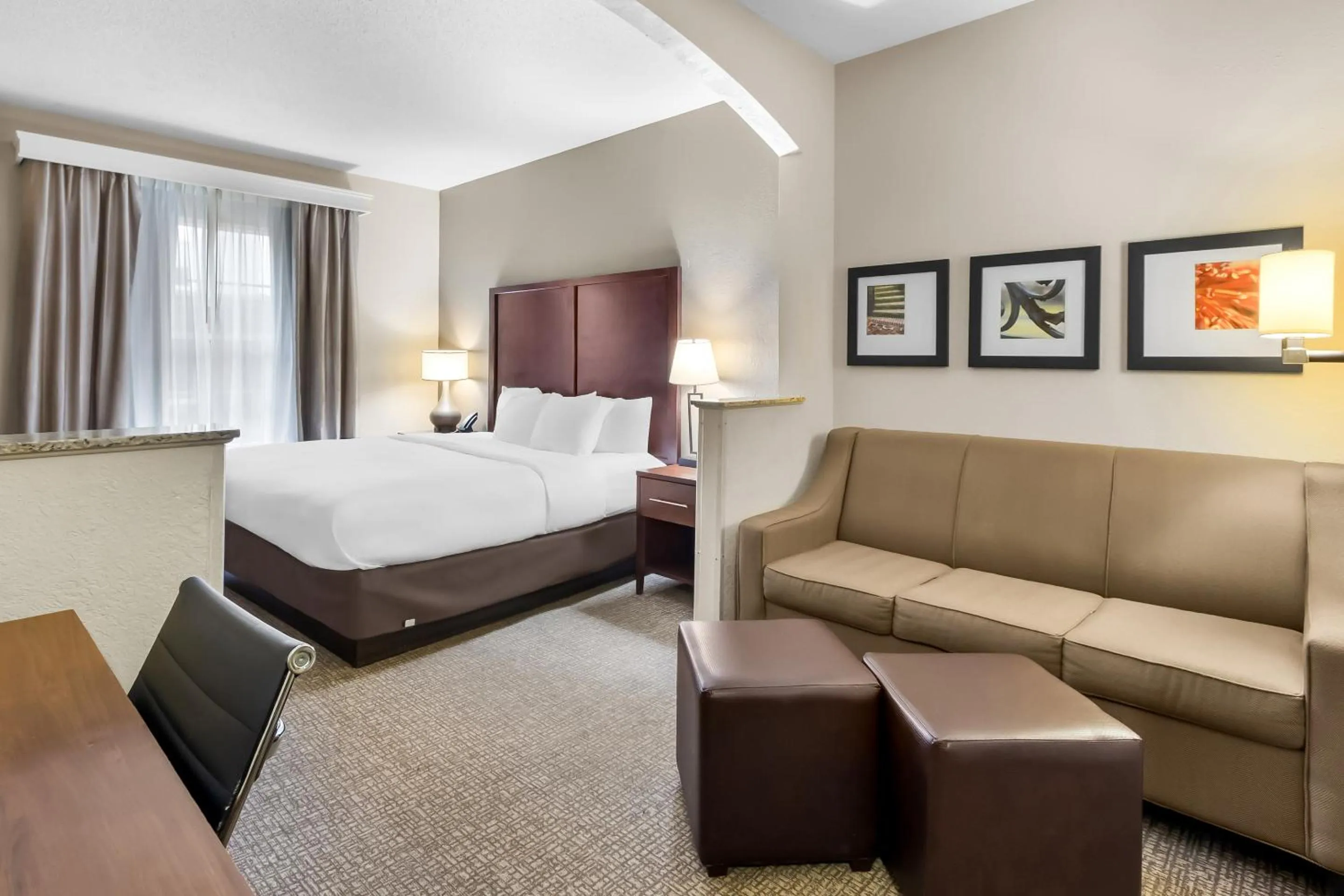 Photo of the whole room, Bed in Comfort Suites Sumter near Shaw AFB