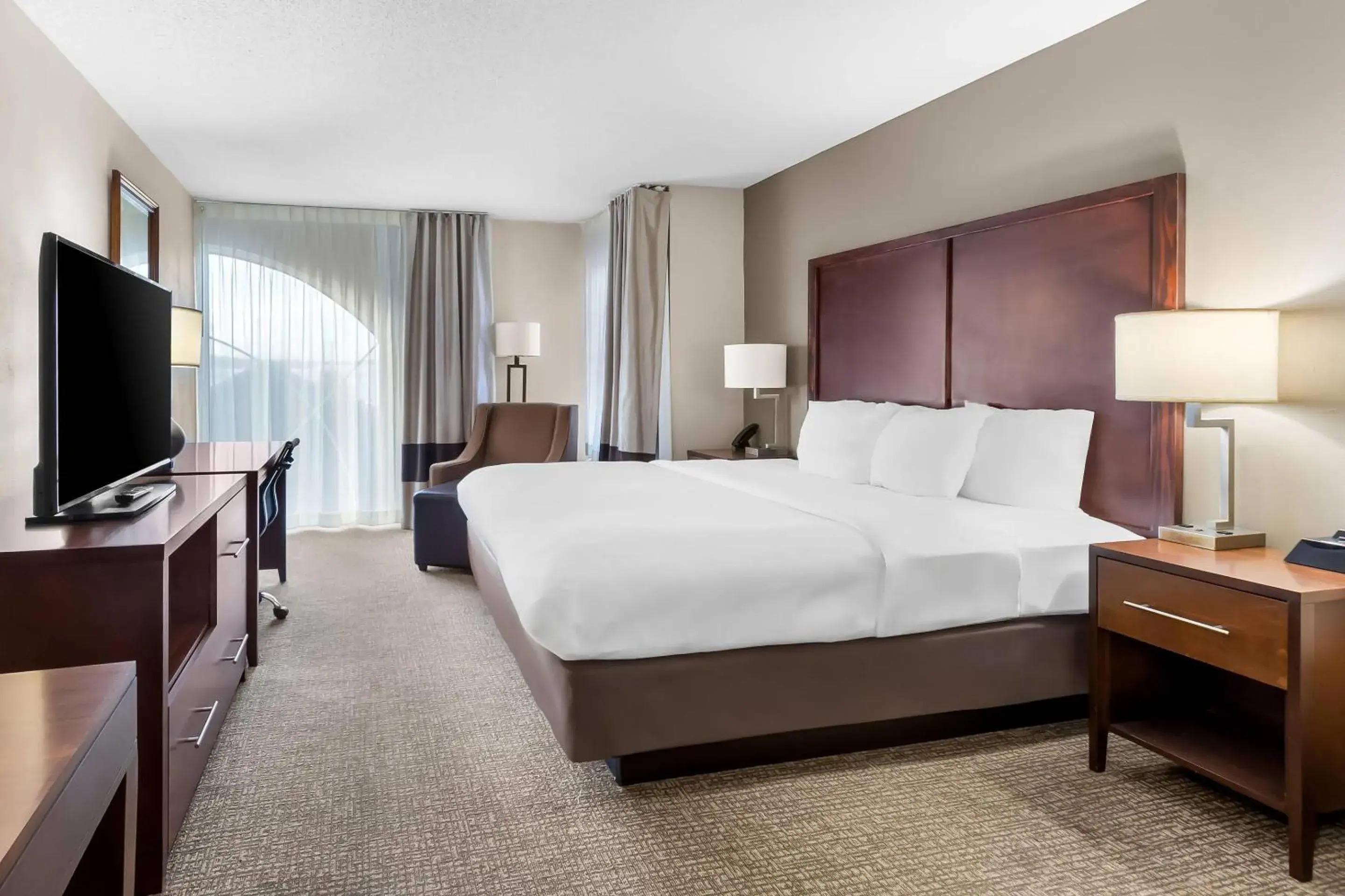 Bedroom, Bed in Comfort Suites Sumter near Shaw AFB Bedroom, Bed in Comfort Suites Sumter near Shaw AFB