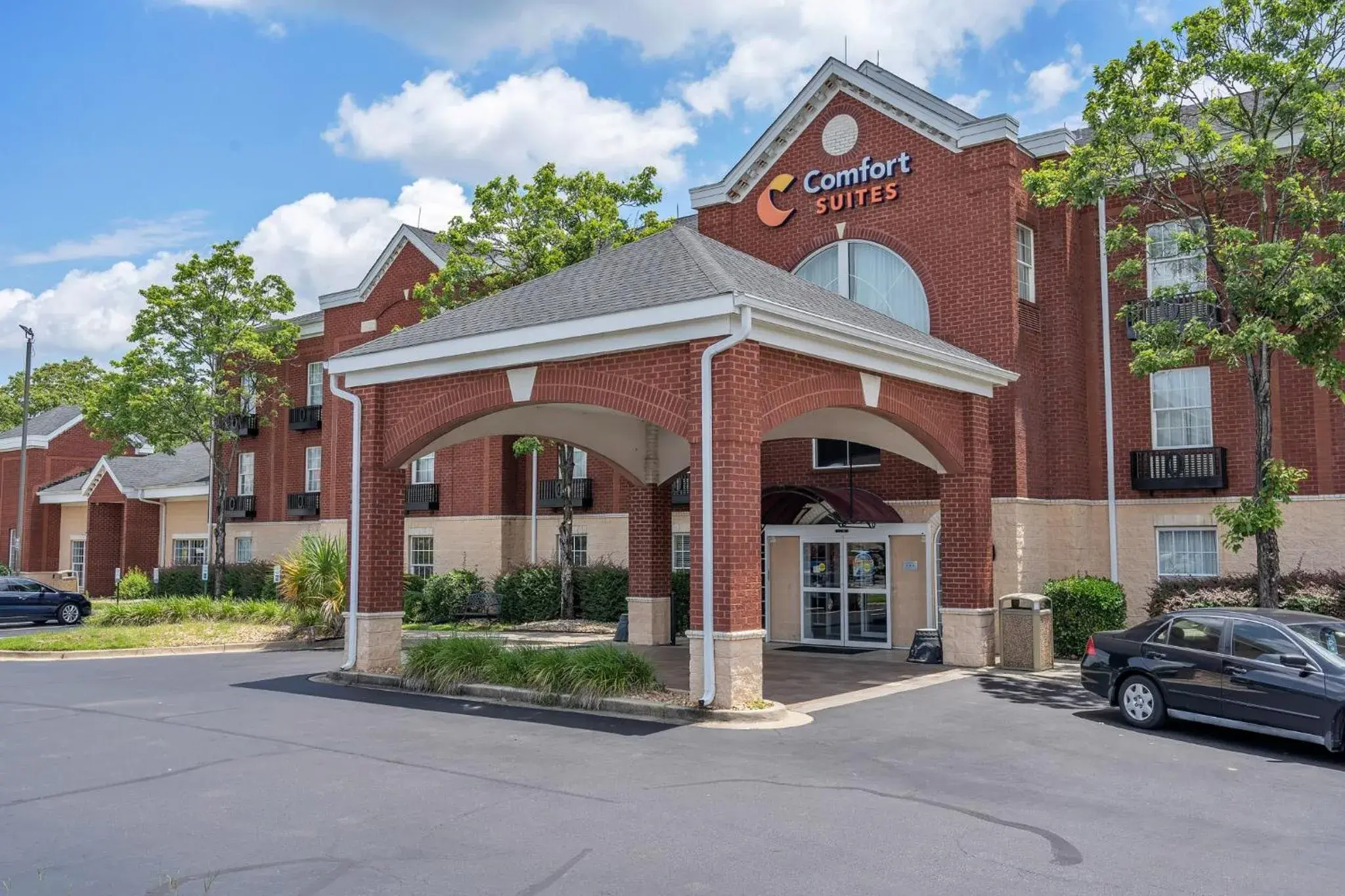 Property building in Comfort Suites Property building in Comfort Suites