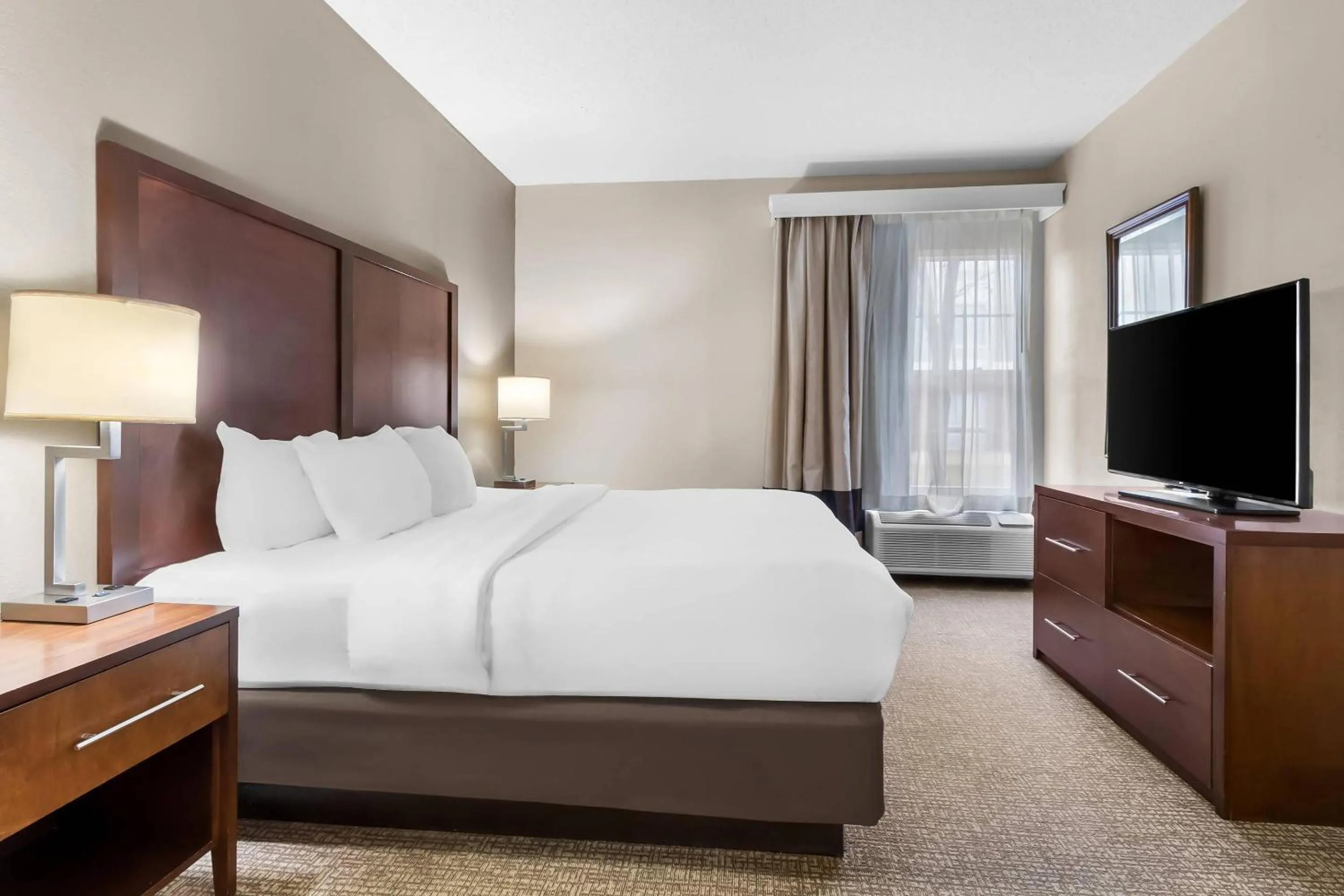 Bedroom, Bed in Comfort Suites Sumter near Shaw AFB