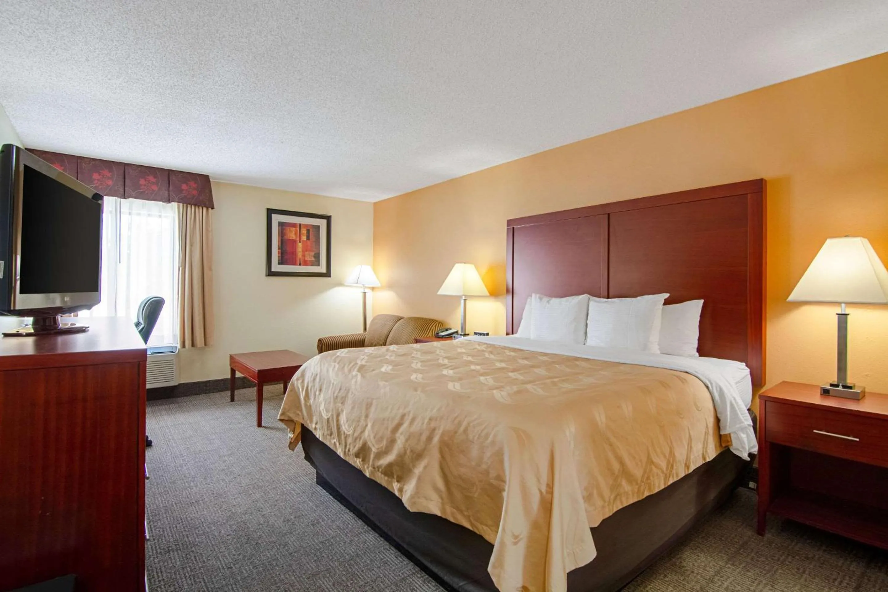 Photo of the whole room, Bed in Quality Inn Richburg