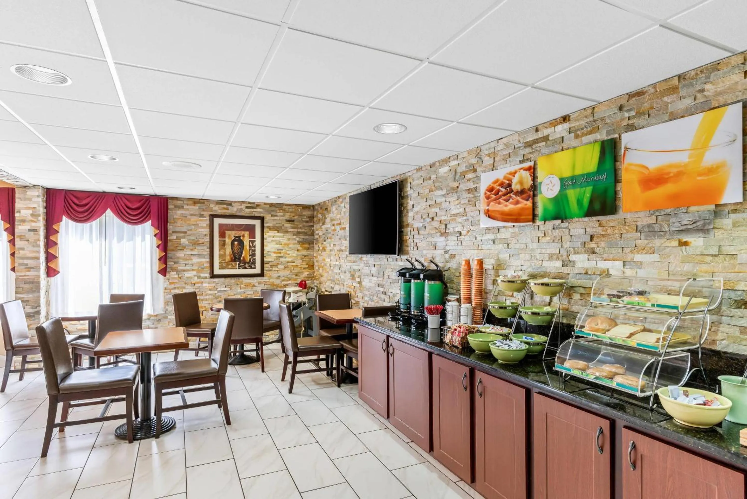 Breakfast in Quality Inn & Suites Richburg I-77