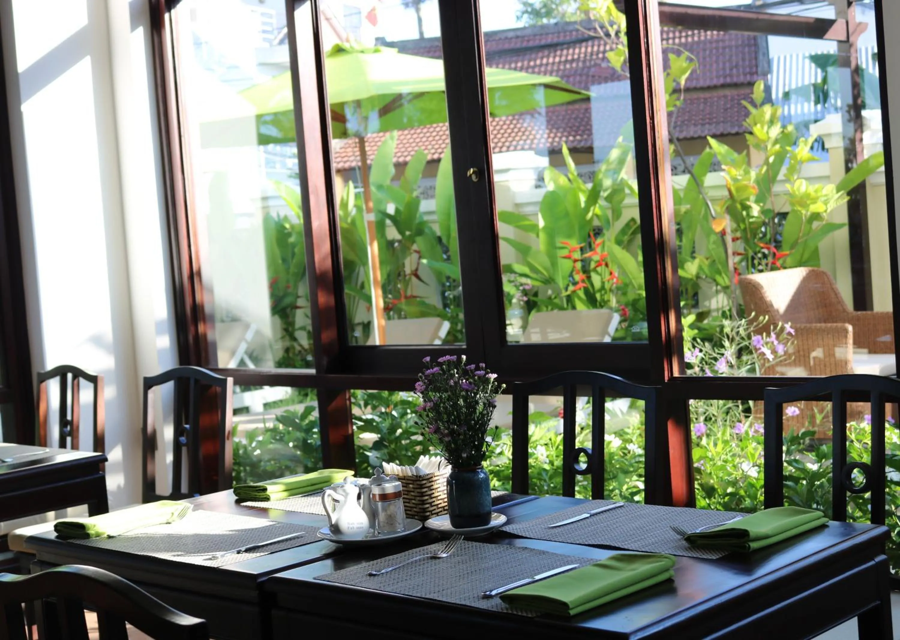 Breakfast in Roxana River Villa