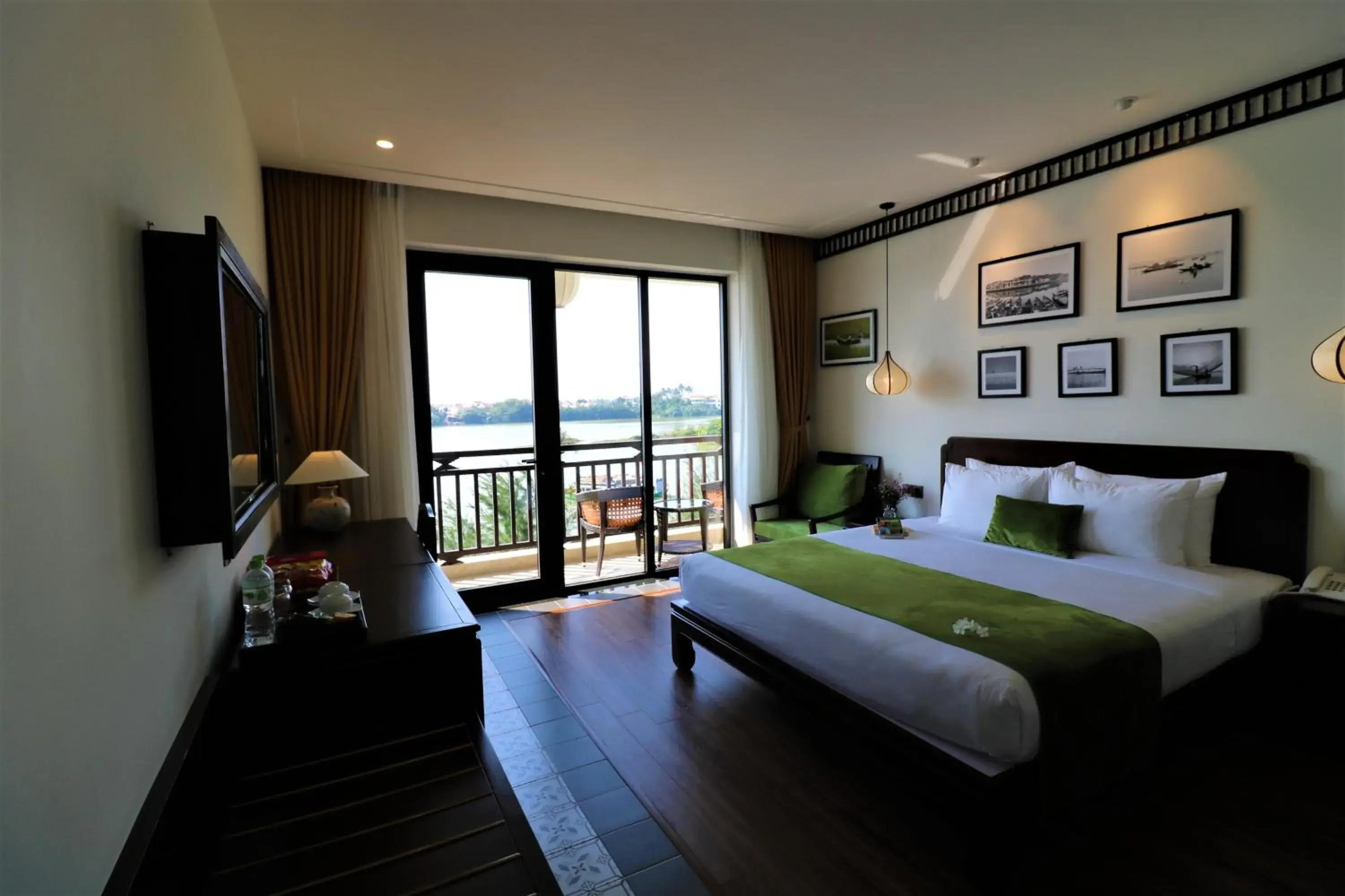 Deluxe Family Room with Balcony and River View in Roxana River Villa Deluxe Family Room with Balcony and River View in Roxana River Villa