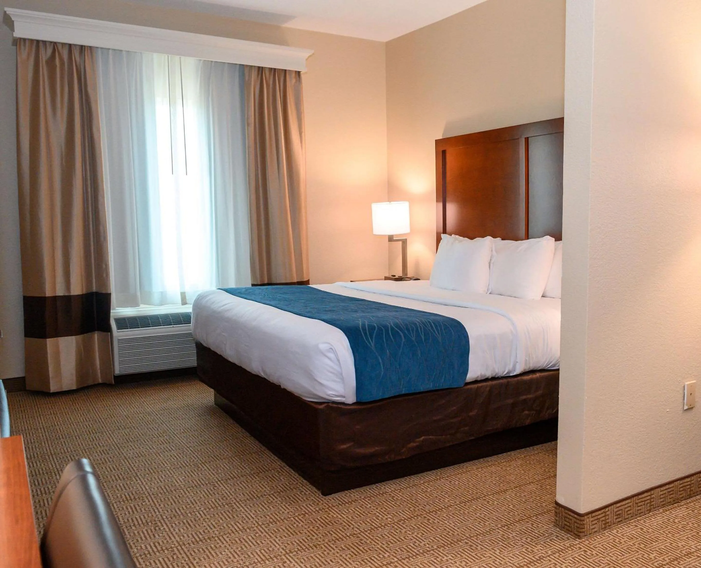 Bedroom, Bed in Comfort Inn & Suites Patriots Point