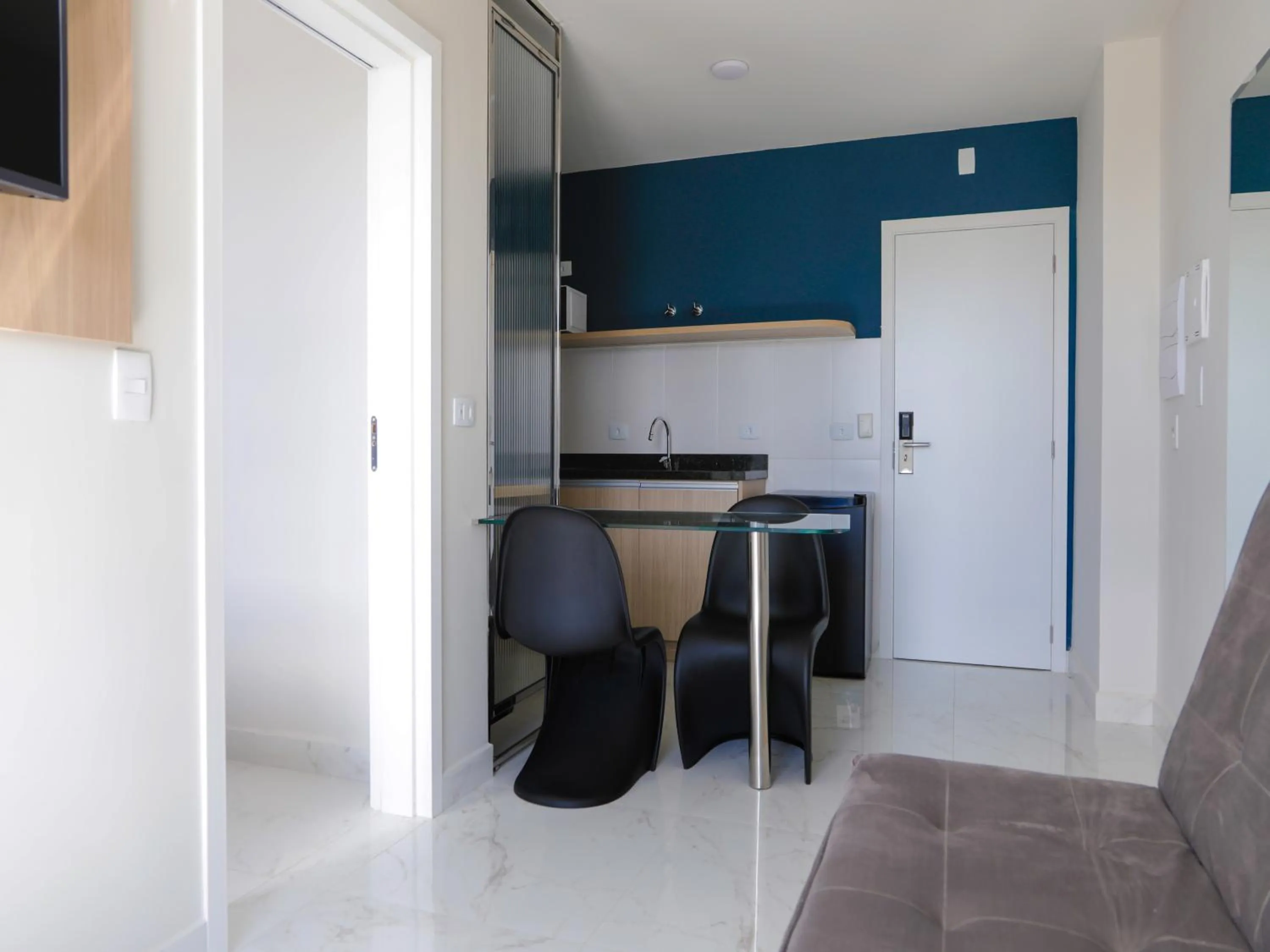 kitchen in Slim Curitiba João Bettega