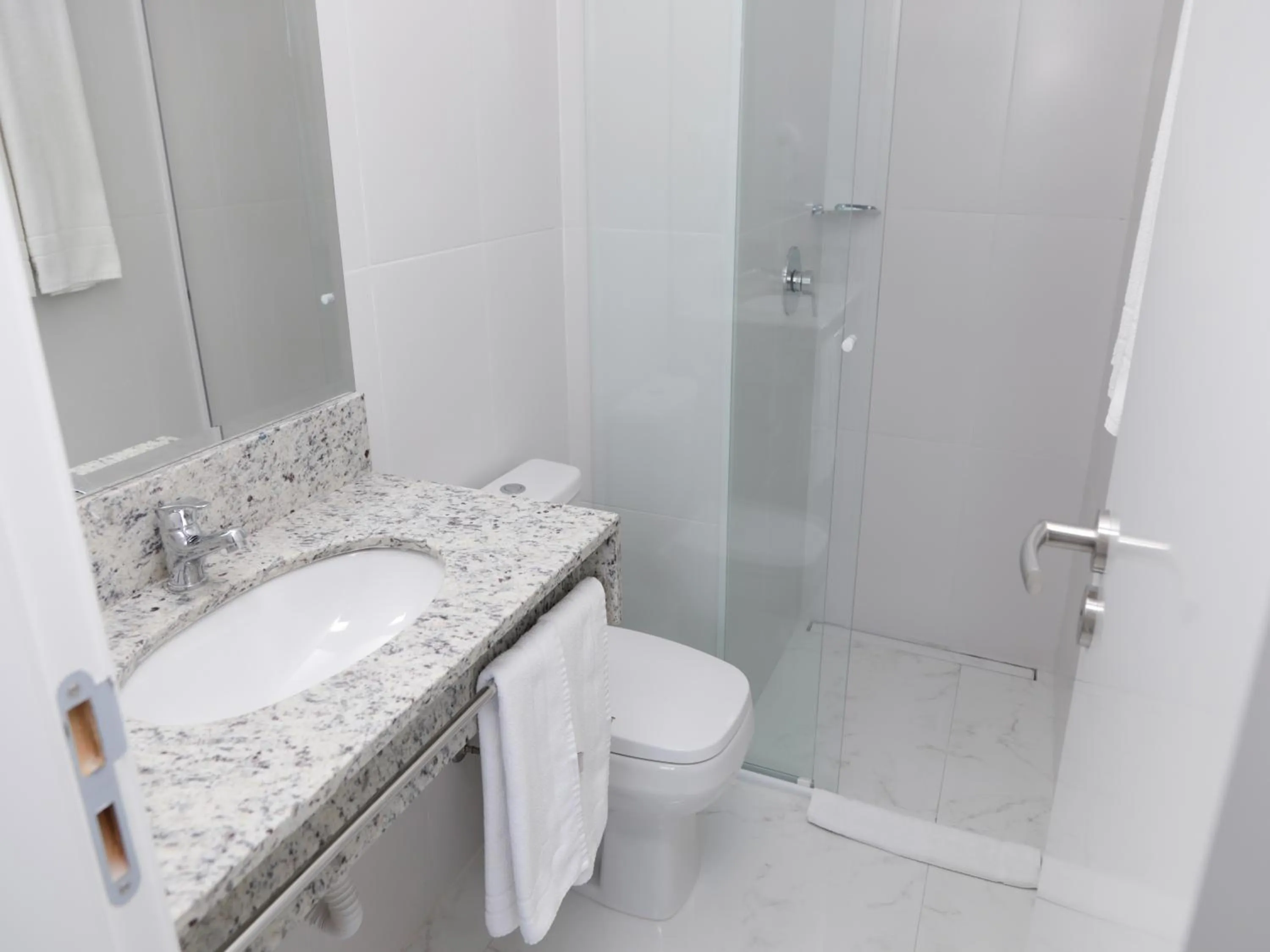 Bathroom in Slim Curitiba João Bettega