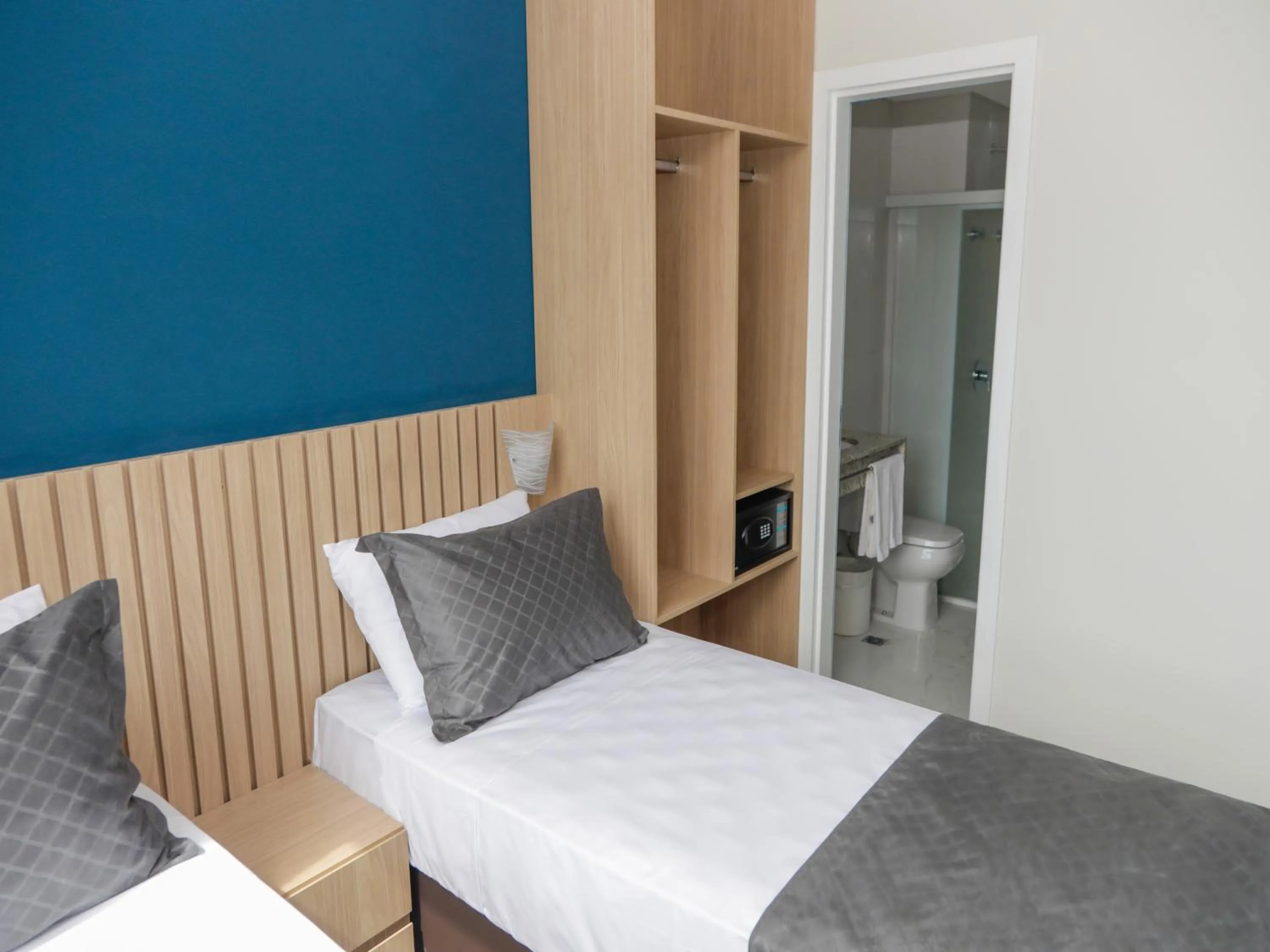 Photo of the whole room, Bed in Slim Curitiba João Bettega