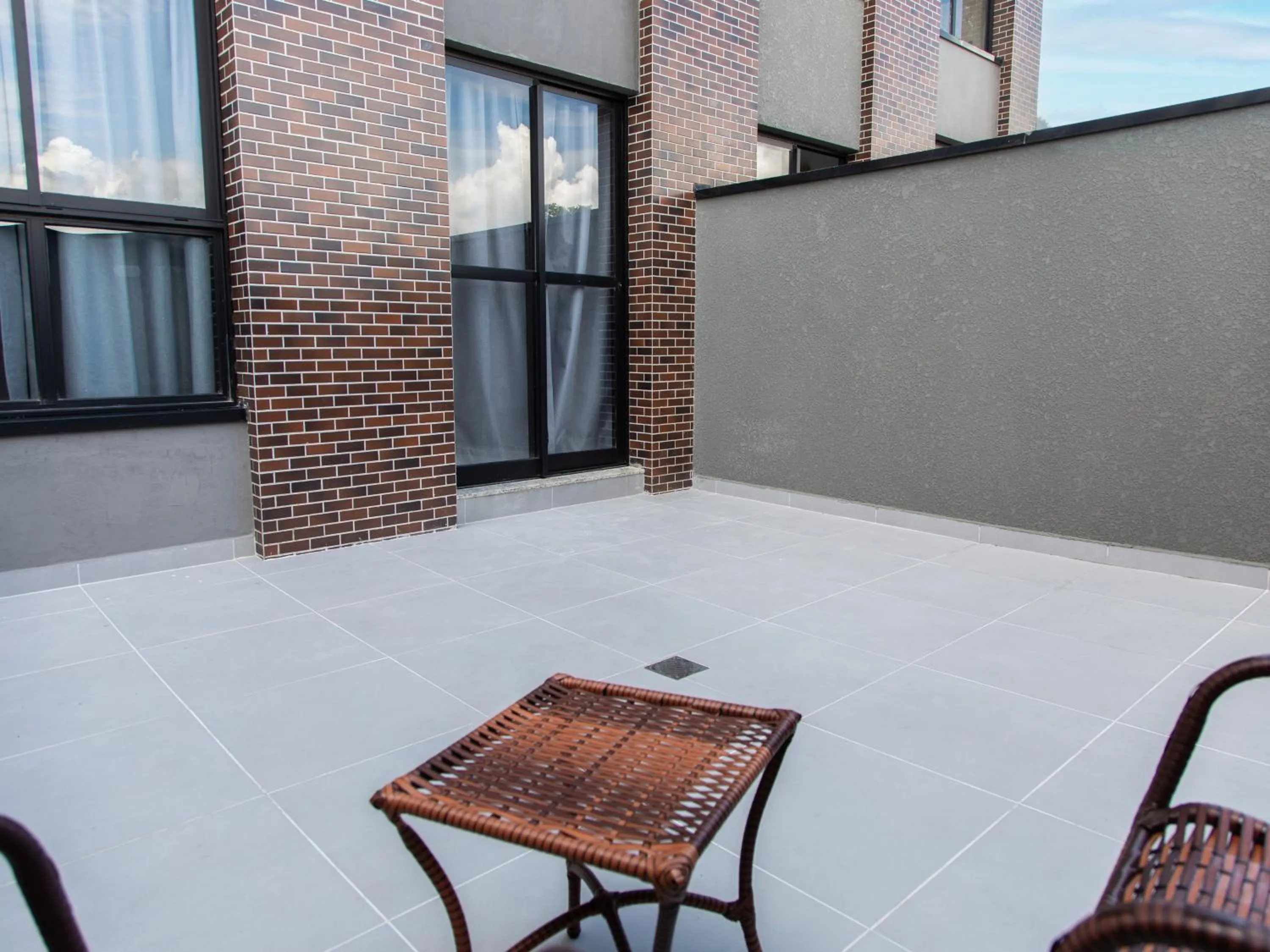 Balcony/Terrace in Slim Curitiba João Bettega