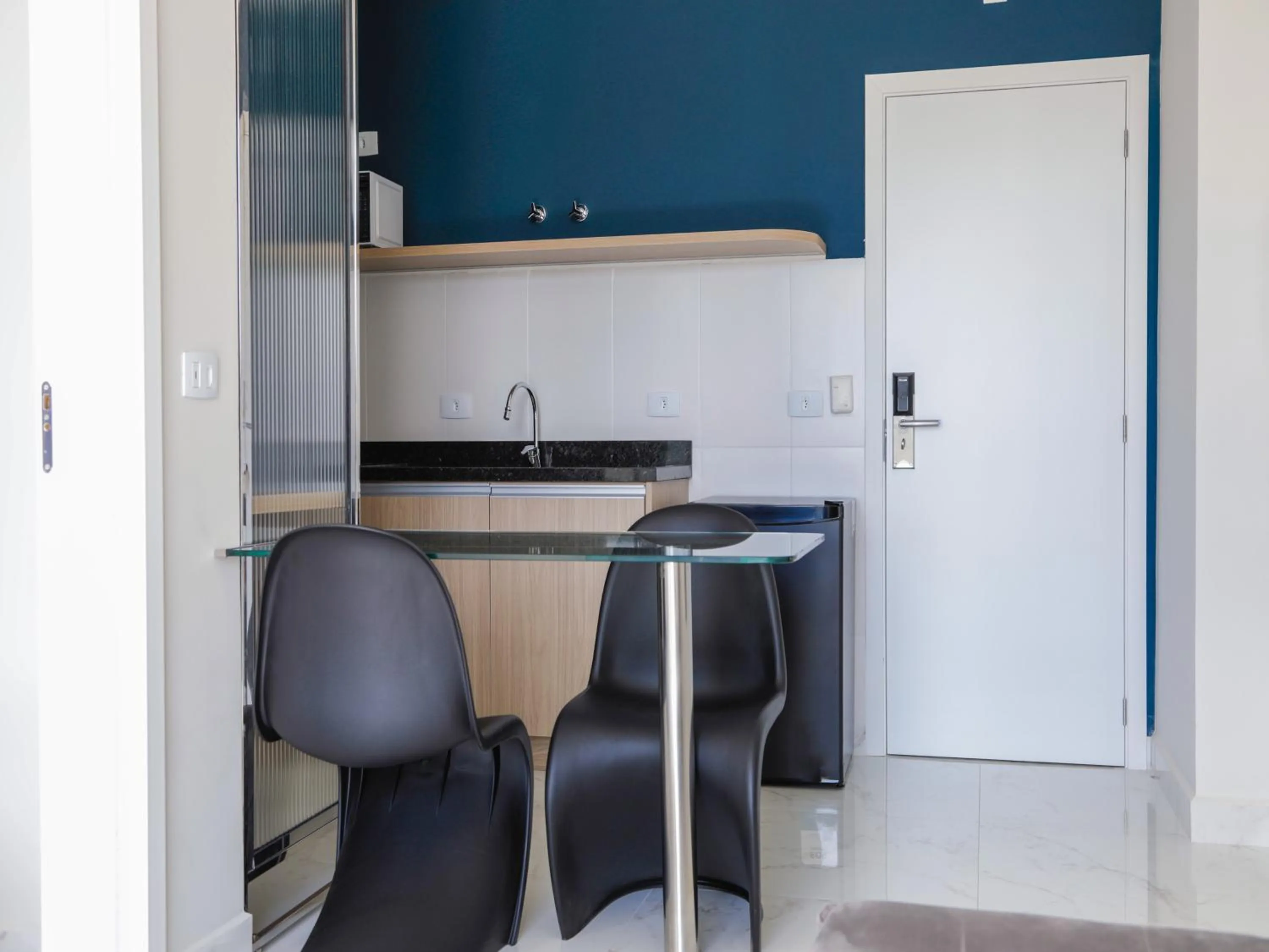 Kitchen or kitchenette in Slim Curitiba João Bettega