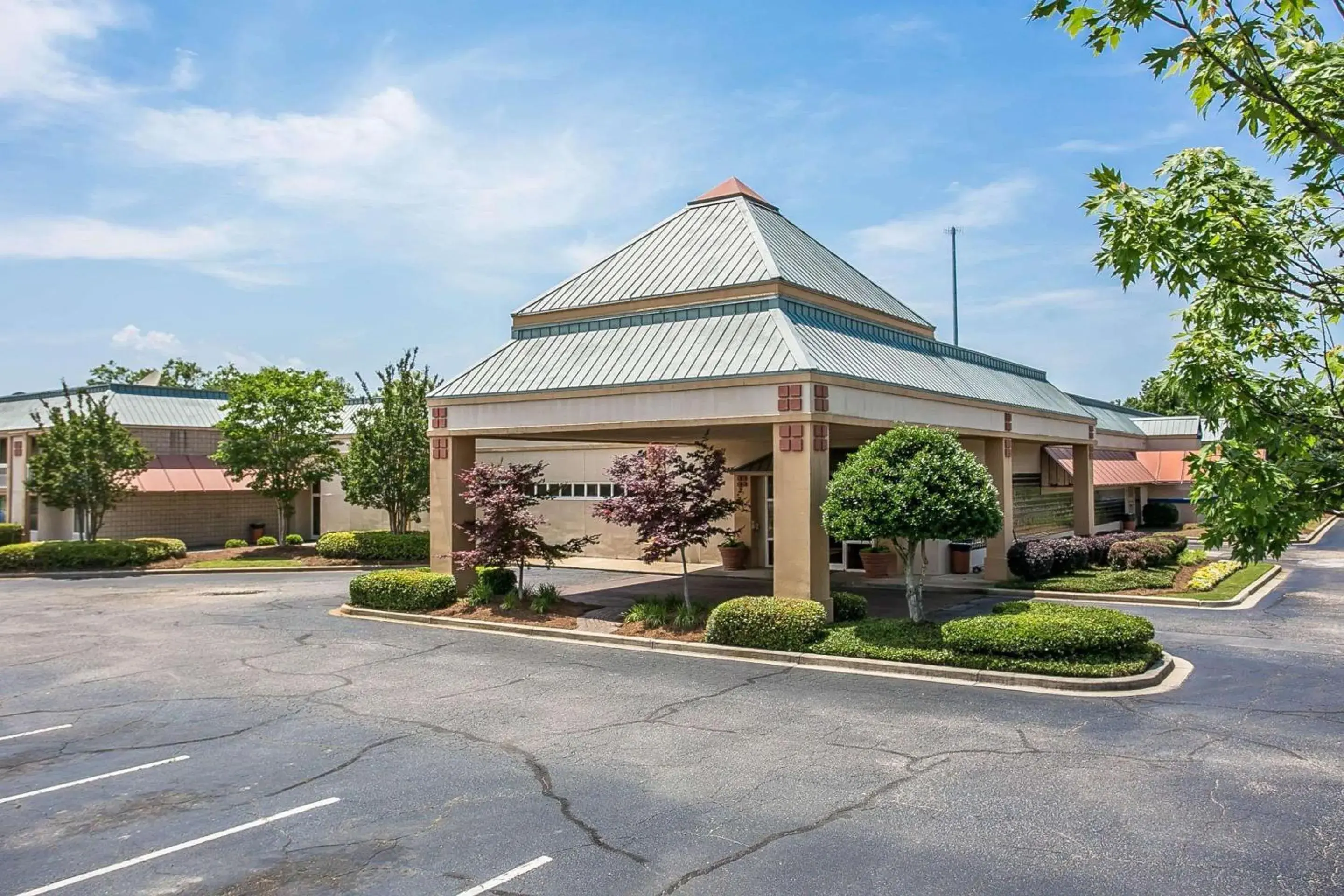 Property Building in Quality Inn Sumter