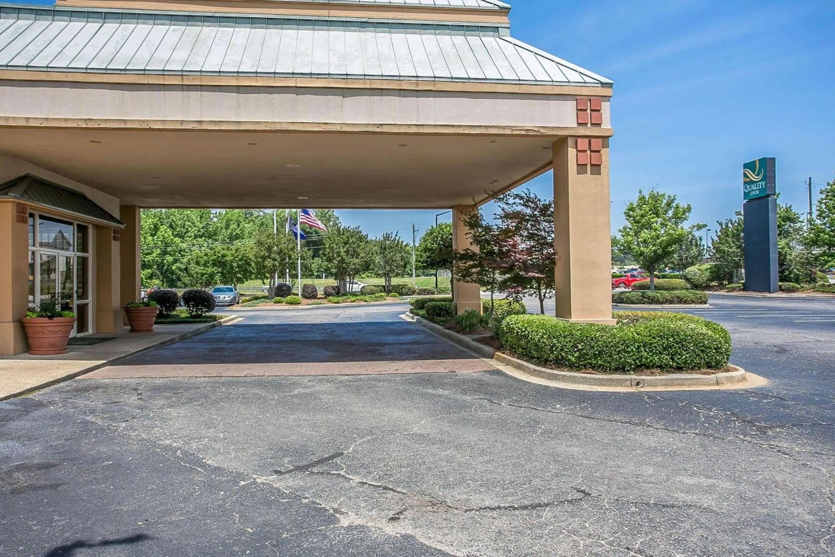 Property building in Quality Inn Sumter