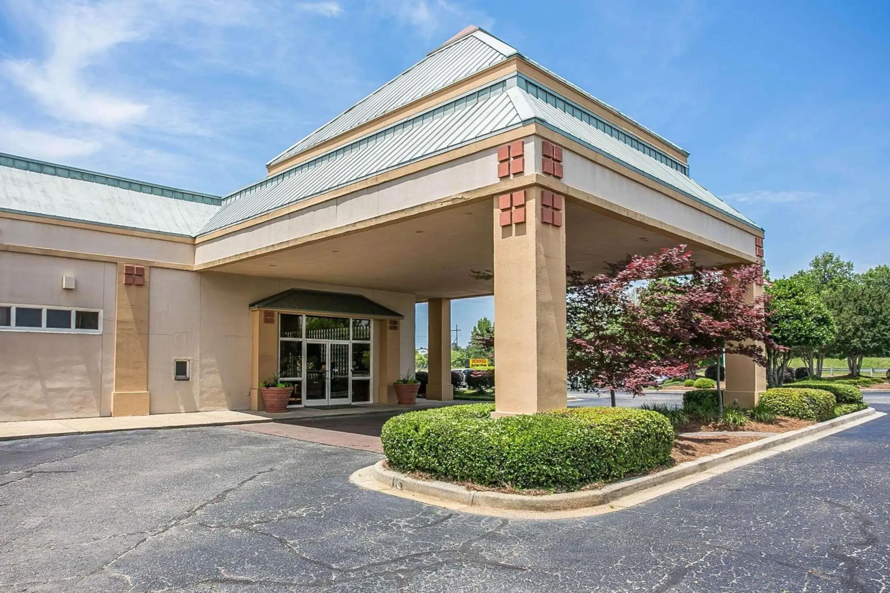 Property Building in Quality Inn Sumter