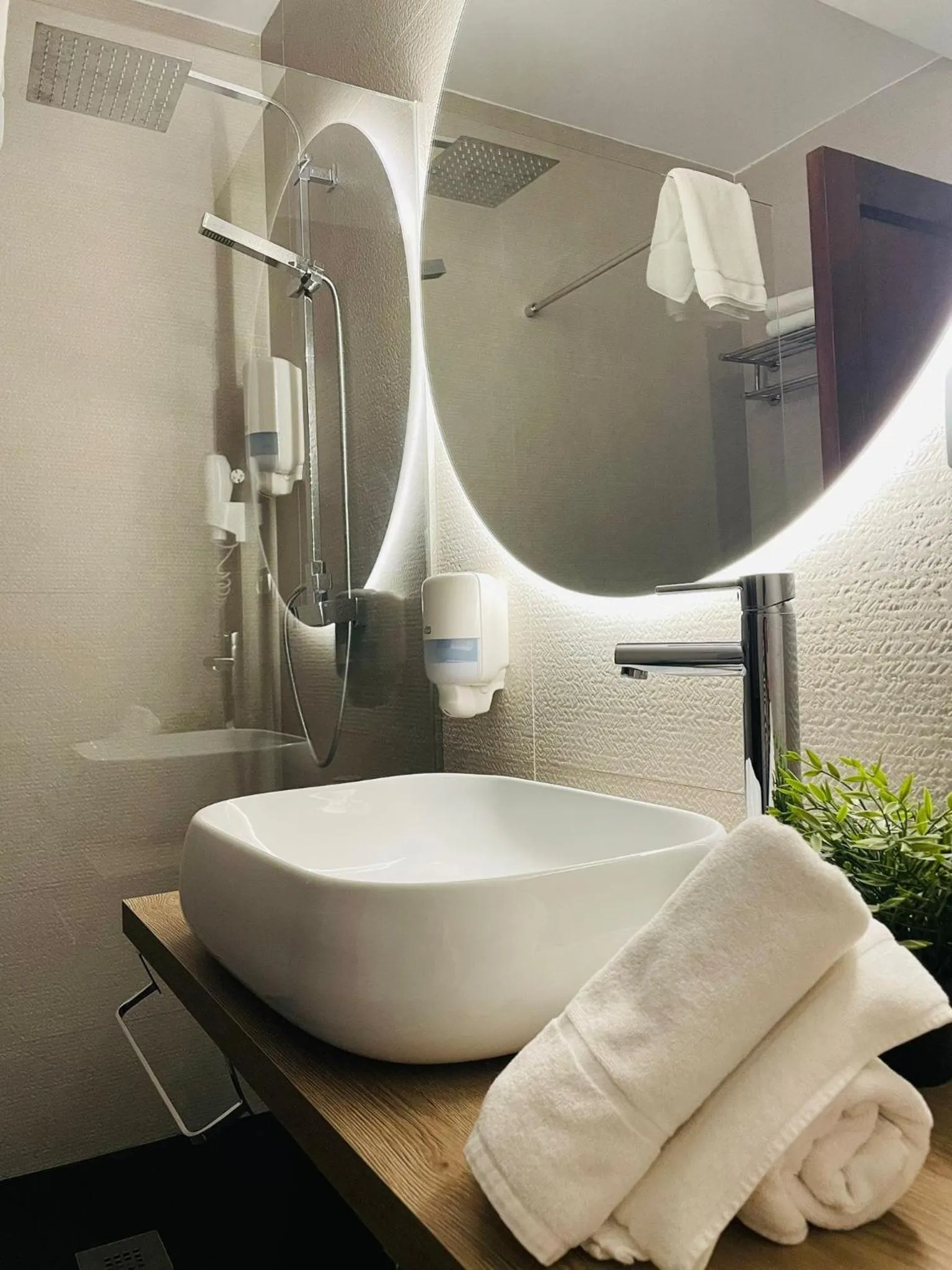 Bathroom in Hotel QB Almagro Centro