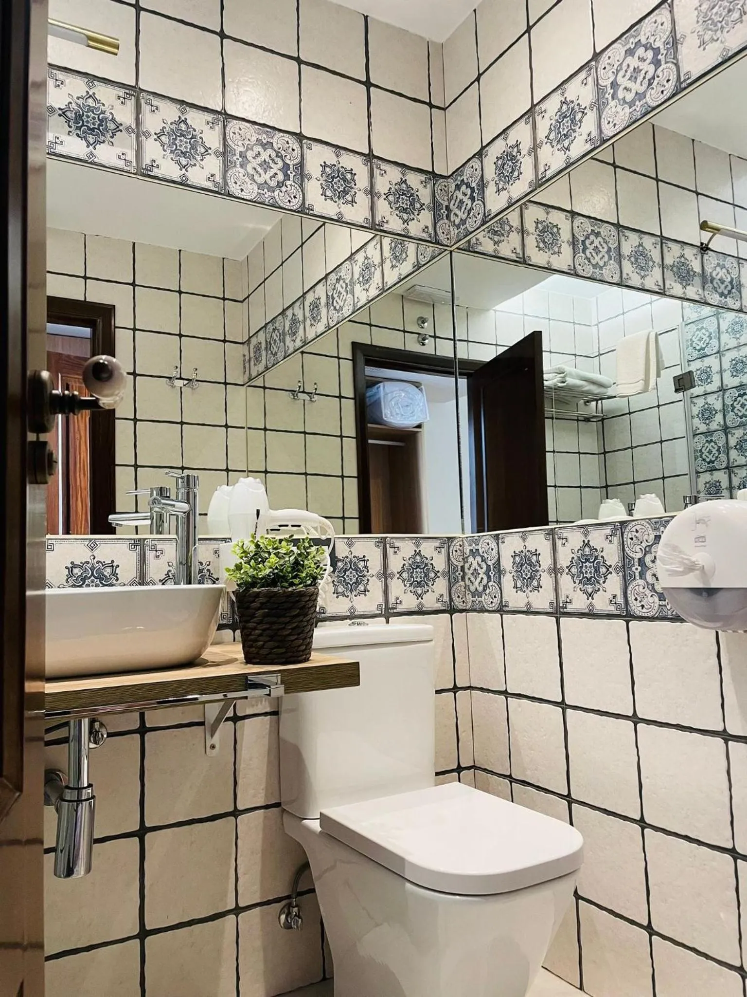 Bathroom in Hotel QB Almagro Centro