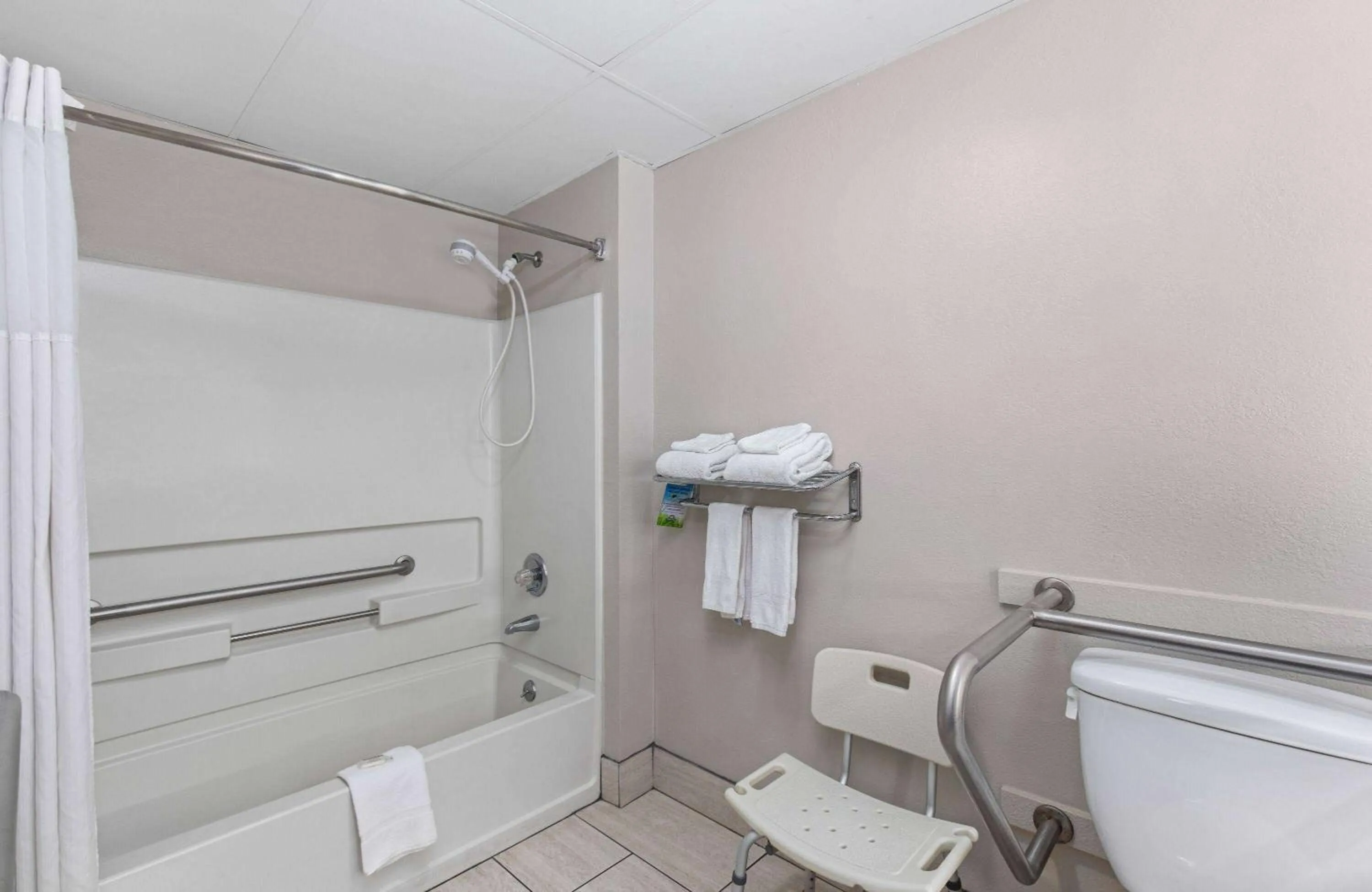 Bathroom in Days Inn by Wyndham St George