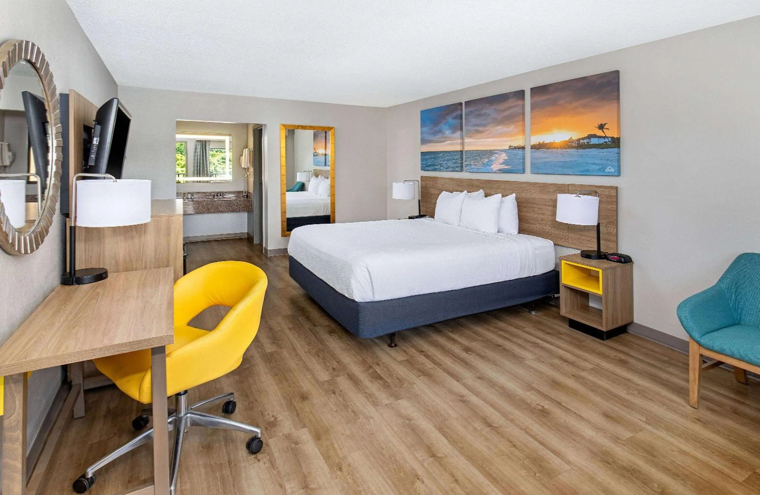 Photo of the whole room, Bed in Days Inn by Wyndham St George